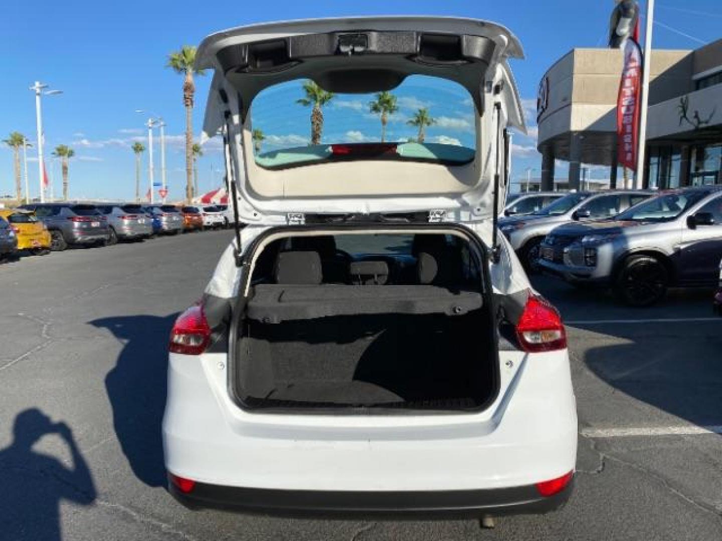 2016 WHITE Ford Focus (1FADP3K25GL) with an 4-Cyl Flex Fuel 2.0L engine, Manual 5-Spd transmission, located at 412 Auto Vista Drive, Palmdale, CA, 93551, (661) 945-0620, 34.592636, -118.136681 - Photo#30