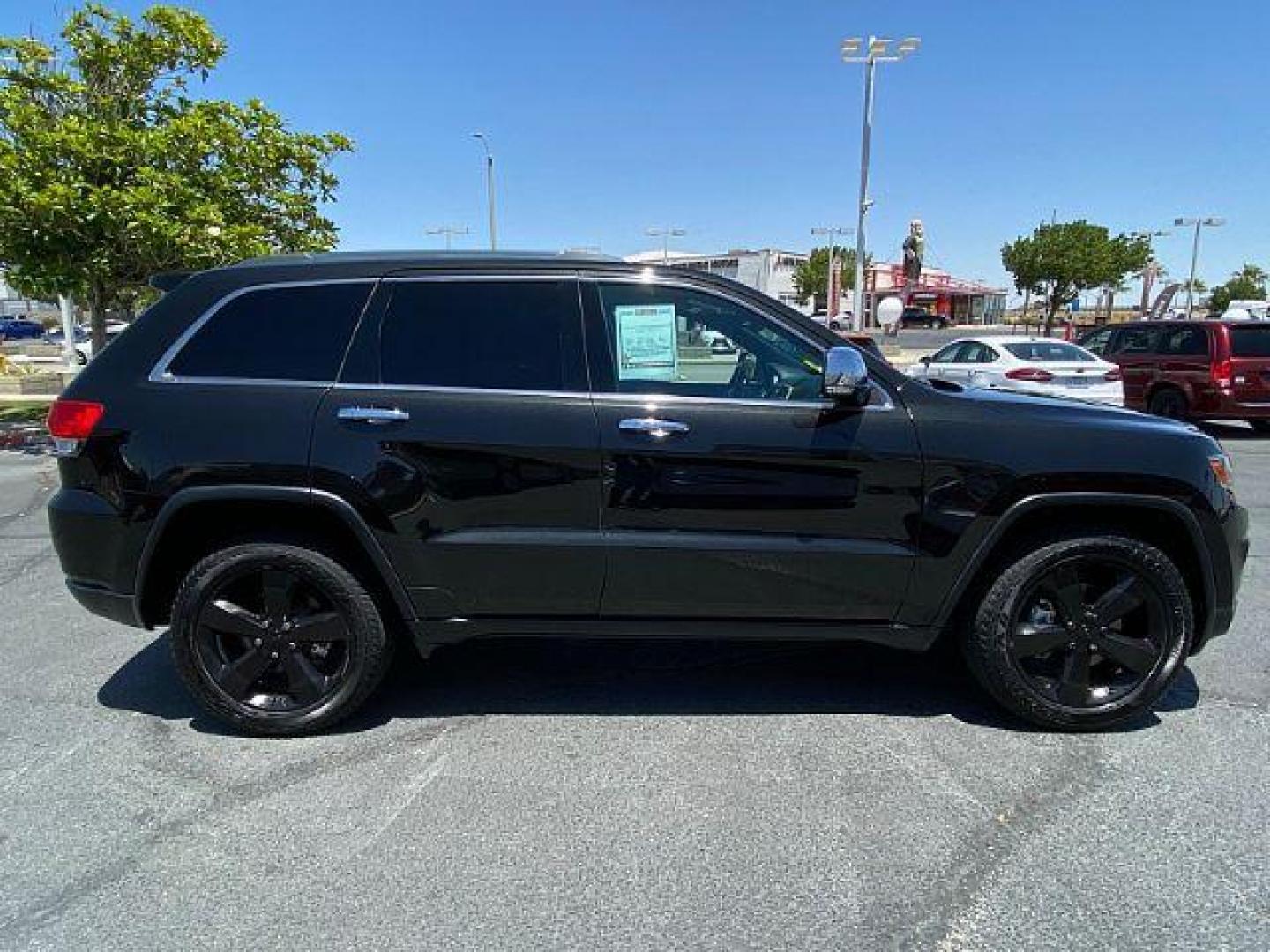 2014 Jeep Grand Cherokee (1C4RJEBM7EC) with an V6 EcoDiesel 3.0T engine, Automatic 8-Spd transmission, located at 412 Auto Vista Drive, Palmdale, CA, 93551, (661) 945-0620, 34.592636, -118.136681 - Photo#7