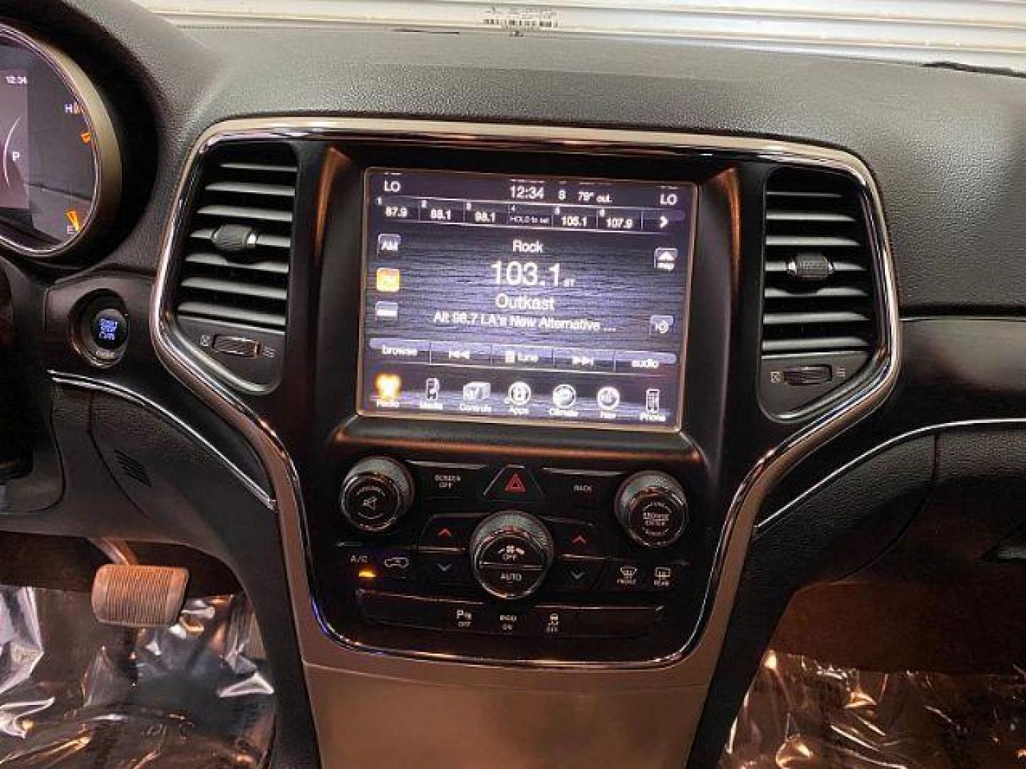 2014 Jeep Grand Cherokee (1C4RJEBM7EC) with an V6 EcoDiesel 3.0T engine, Automatic 8-Spd transmission, located at 412 Auto Vista Drive, Palmdale, CA, 93551, (661) 945-0620, 34.592636, -118.136681 - Photo#9