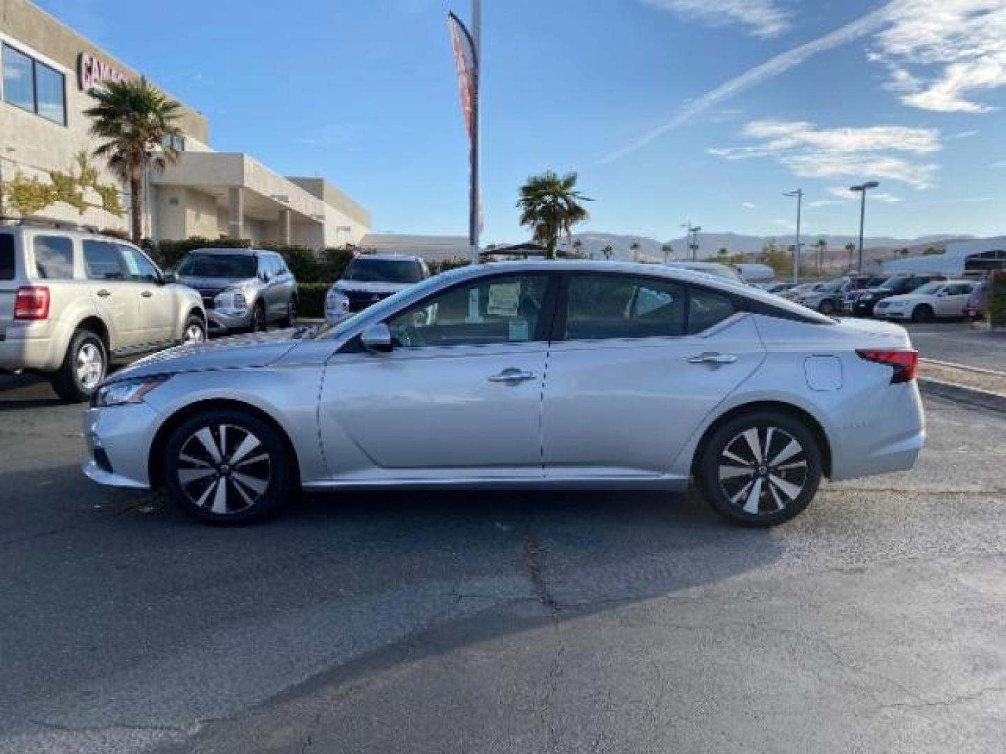 2021 SILVER Nissan Altima (1N4BL4DVXMN) with an 4-Cyl 2.5 Liter engine, Automatic Xtronic CVT transmission, located at 412 Auto Vista Drive, Palmdale, CA, 93551, (661) 945-0620, 34.592636, -118.136681 - Photo#3