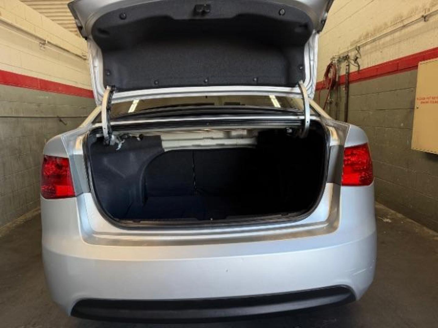 2010 SILVER Kia Forte (KNAFT4A28A5) with an 4-Cyl 2.0 Liter engine, Automatic 4-Spd w/Overdrive transmission, located at 412 Auto Vista Drive, Palmdale, CA, 93551, (661) 945-0620, 34.592636, -118.136681 - Photo#17