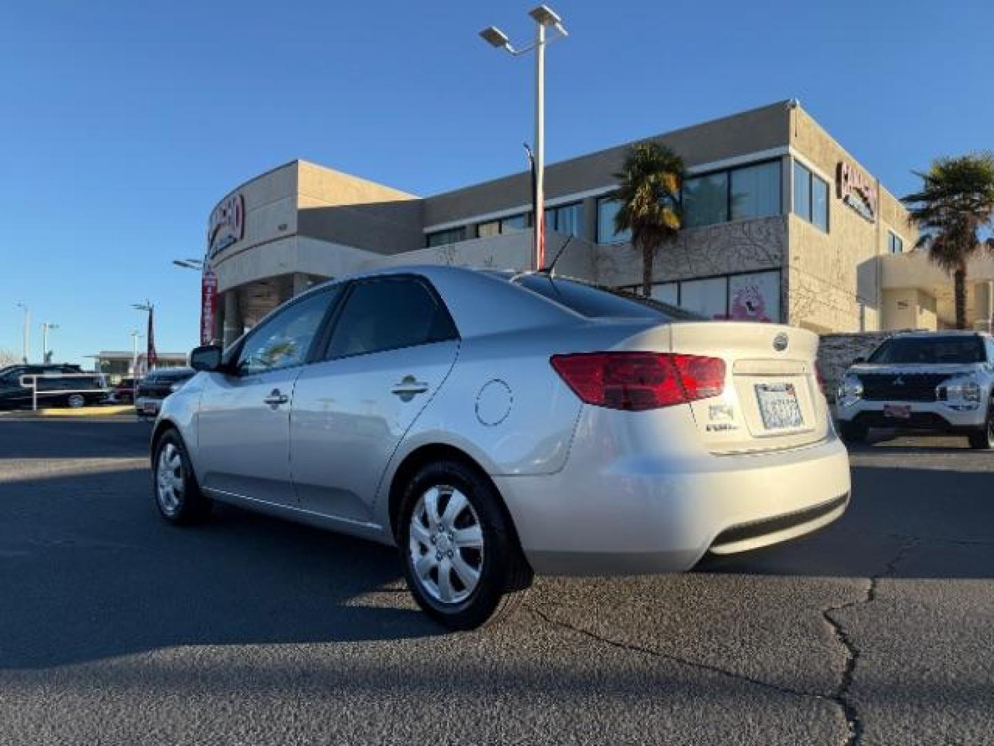 2010 SILVER Kia Forte (KNAFT4A28A5) with an 4-Cyl 2.0 Liter engine, Automatic 4-Spd w/Overdrive transmission, located at 412 Auto Vista Drive, Palmdale, CA, 93551, (661) 945-0620, 34.592636, -118.136681 - Photo#4