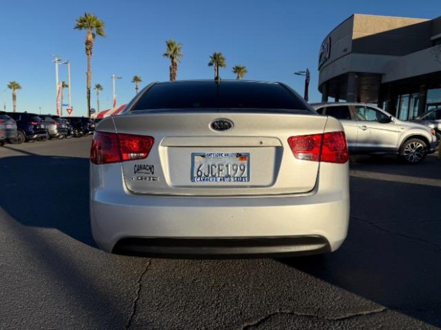 2010 SILVER Kia Forte (KNAFT4A28A5) with an 4-Cyl 2.0 Liter engine, Automatic 4-Spd w/Overdrive transmission, located at 412 Auto Vista Drive, Palmdale, CA, 93551, (661) 945-0620, 34.592636, -118.136681 - Photo#5