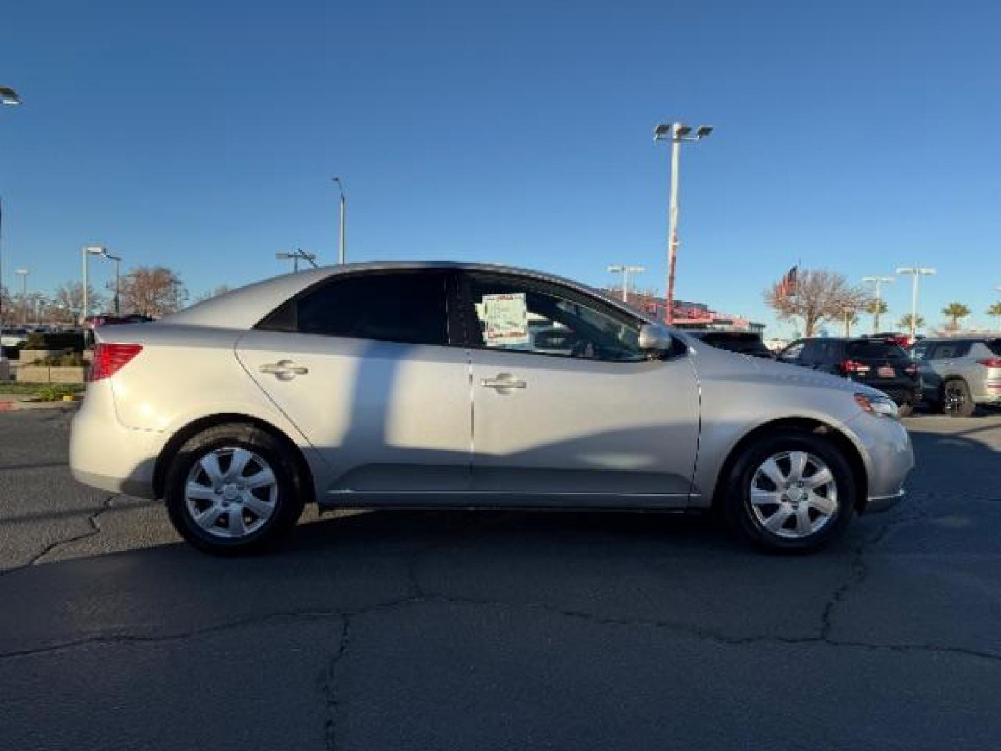 2010 SILVER Kia Forte (KNAFT4A28A5) with an 4-Cyl 2.0 Liter engine, Automatic 4-Spd w/Overdrive transmission, located at 412 Auto Vista Drive, Palmdale, CA, 93551, (661) 945-0620, 34.592636, -118.136681 - Photo#7