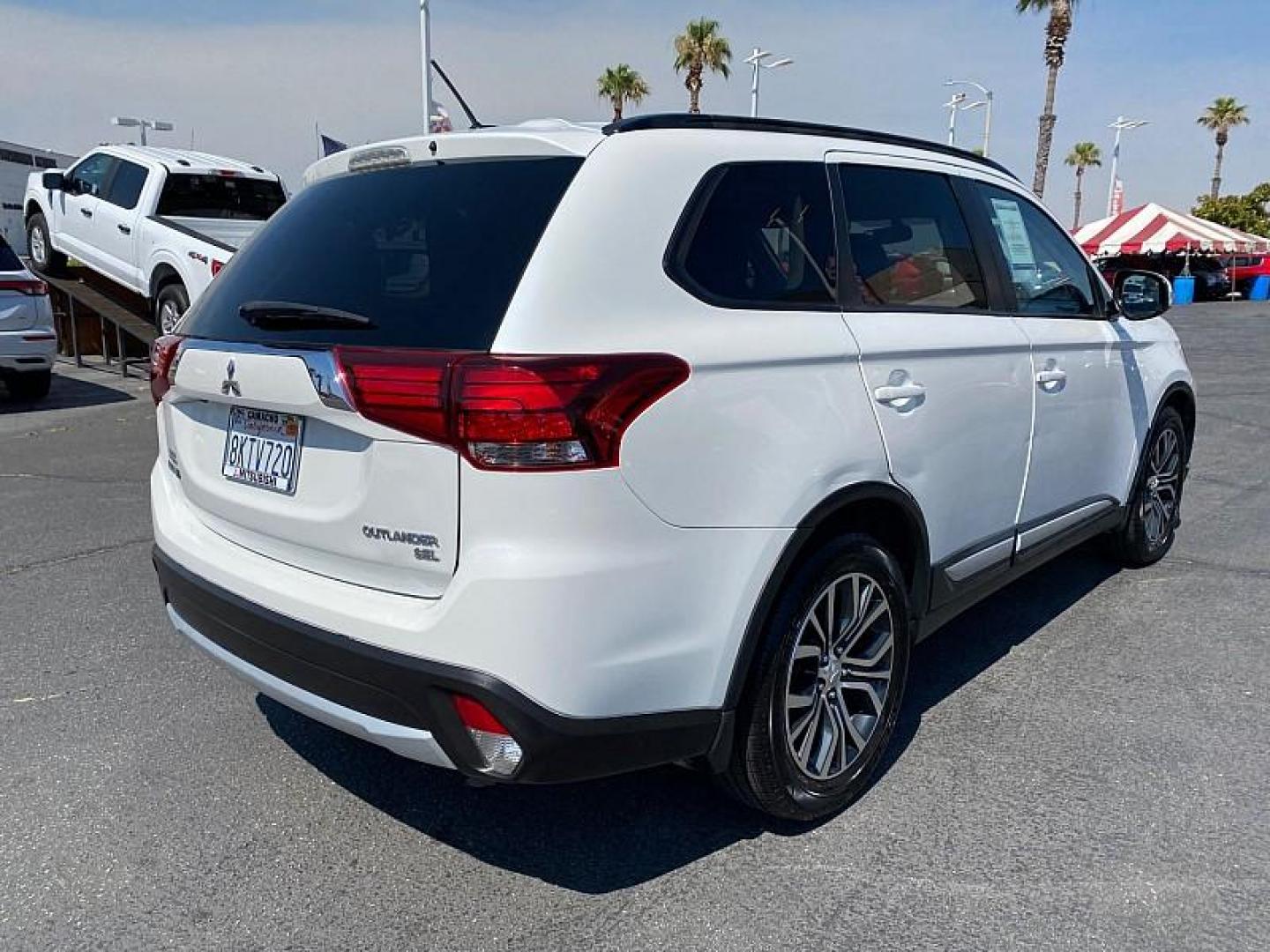 2016 MITSUBISHI OUTLANDER (JA4AD3A38GZ) , located at 412 Auto Vista Drive, Palmdale, CA, 93551, (661) 945-0620, 34.592636, -118.136681 - Photo#6