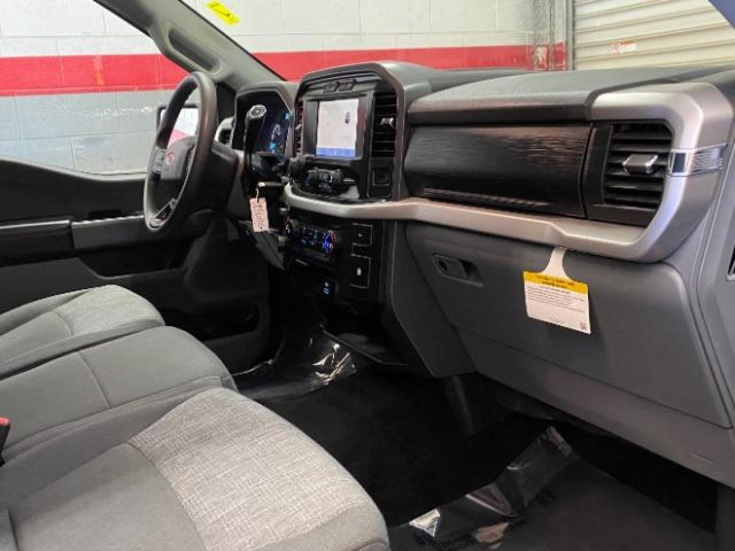 2022 WHITE Ford F-150 4WD (1FTFW1E56NK) with an V8 Flex Fuel 5.0 Liter engine, Automatic 10-Spd transmission, located at 412 Auto Vista Drive, Palmdale, CA, 93551, (661) 945-0620, 34.592636, -118.136681 - Photo#28