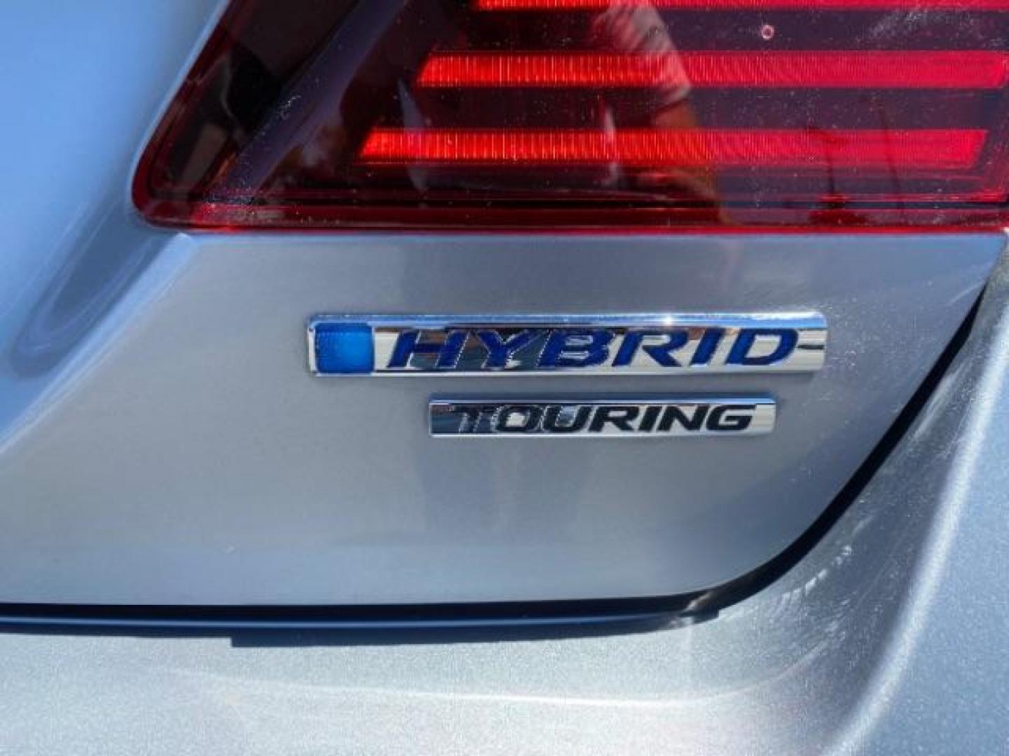 2017 SILVER Honda Accord Hybrid (JHMCR6F71HC) with an 4-Cyl Hybrid VTEC 2.0L engine, Automatic CVT transmission, located at 412 Auto Vista Drive, Palmdale, CA, 93551, (661) 945-0620, 34.592636, -118.136681 - Photo#14