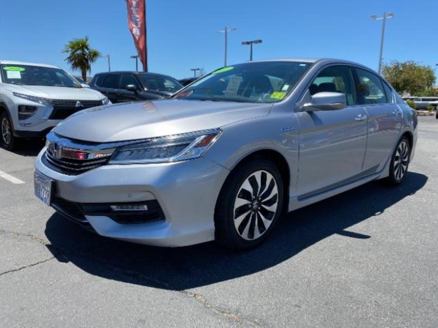 2017 SILVER Honda Accord Hybrid (JHMCR6F71HC) with an 4-Cyl Hybrid VTEC 2.0L engine, Automatic CVT transmission, located at 412 Auto Vista Drive, Palmdale, CA, 93551, (661) 945-0620, 34.592636, -118.136681 - Photo#3