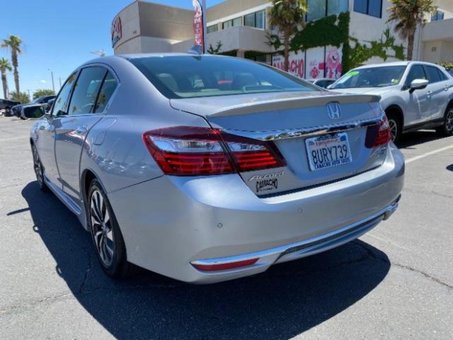 2017 SILVER Honda Accord Hybrid (JHMCR6F71HC) with an 4-Cyl Hybrid VTEC 2.0L engine, Automatic CVT transmission, located at 412 Auto Vista Drive, Palmdale, CA, 93551, (661) 945-0620, 34.592636, -118.136681 - Photo#4