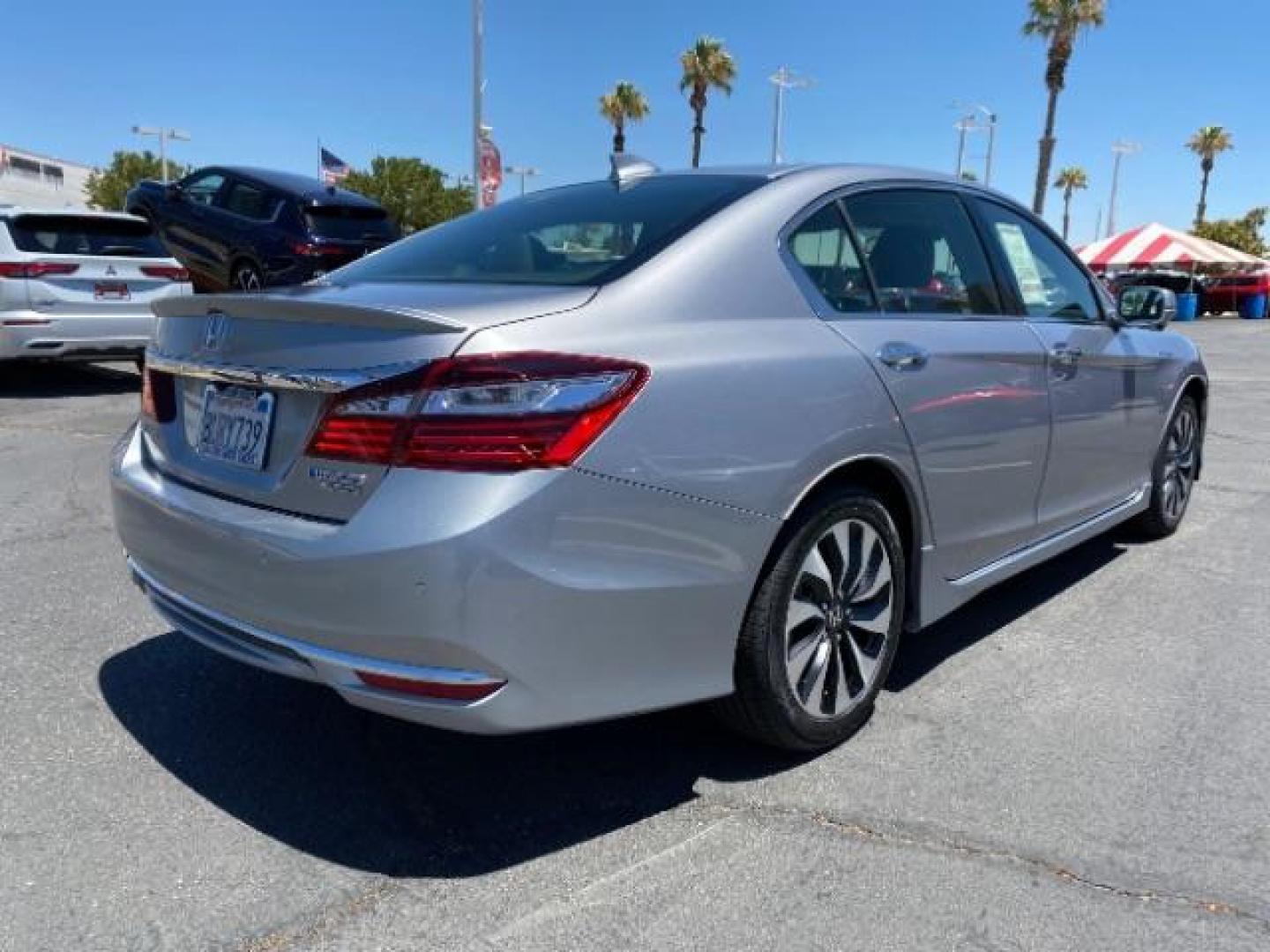 2017 SILVER Honda Accord Hybrid (JHMCR6F71HC) with an 4-Cyl Hybrid VTEC 2.0L engine, Automatic CVT transmission, located at 412 Auto Vista Drive, Palmdale, CA, 93551, (661) 945-0620, 34.592636, -118.136681 - Photo#6