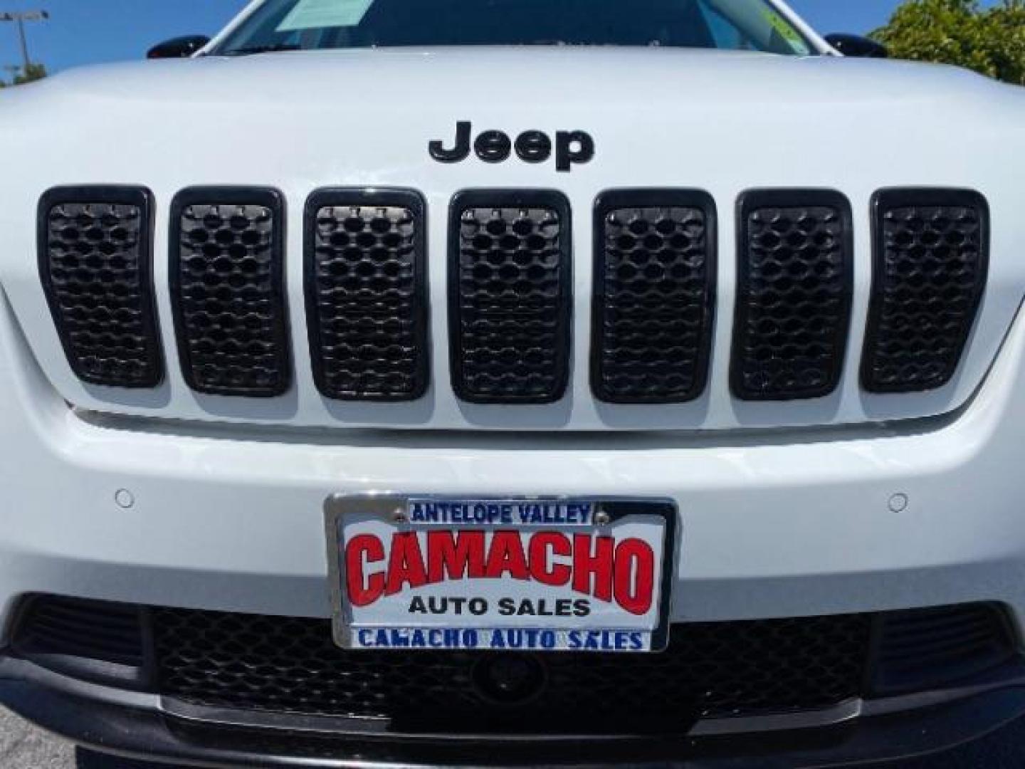 2023 WHITE Jeep Cherokee (1C4PJMMB6PD) with an 4-Cyl 2.4 Liter engine, Automatic 9-Spd transmission, located at 412 Auto Vista Drive, Palmdale, CA, 93551, (661) 945-0620, 34.592636, -118.136681 - Photo#9