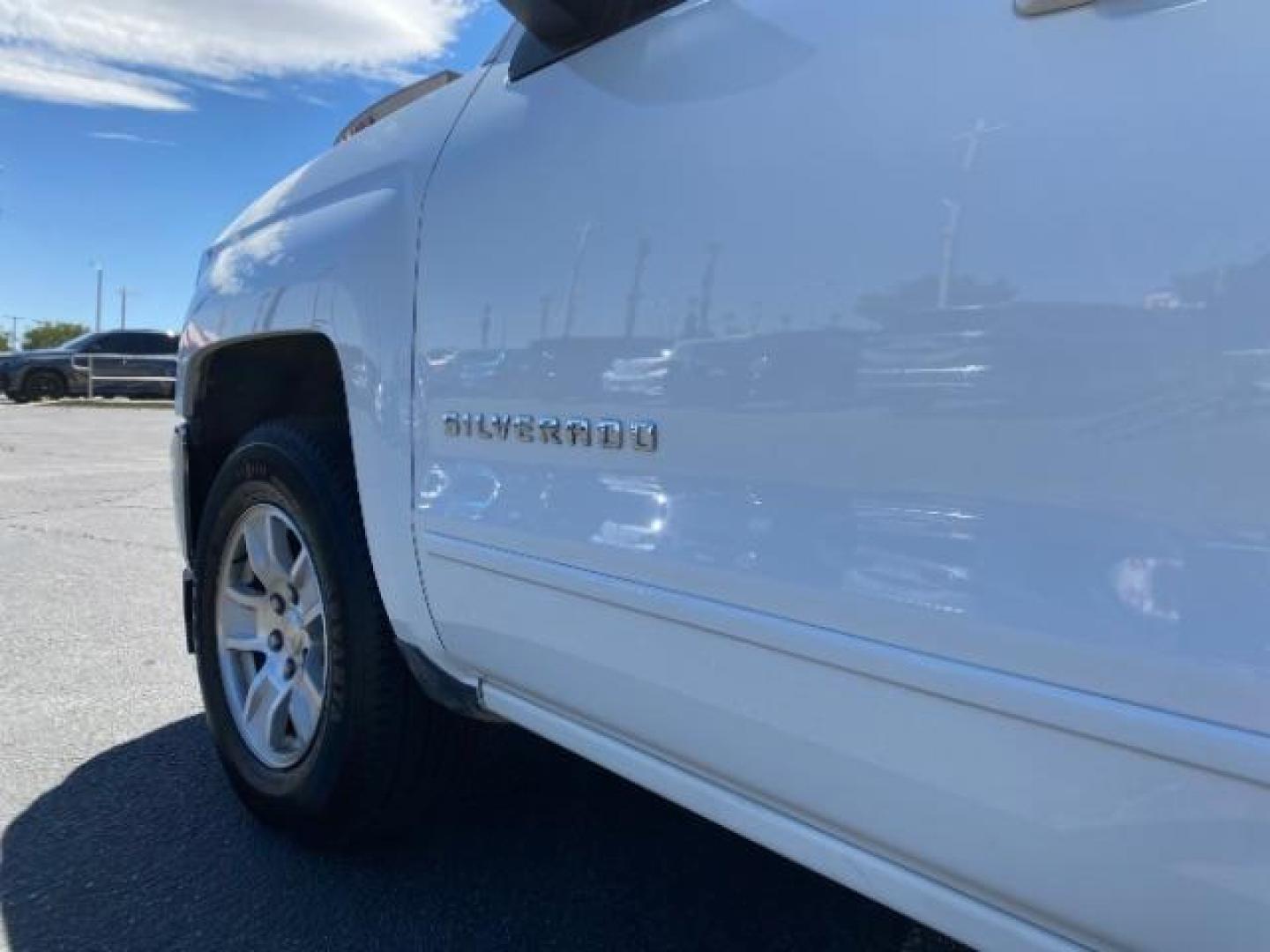 2017 WHITE Chevrolet Silverado 1500 2WD (1GCPCREC5HF) with an 8-Cyl 5.3 Liter engine, Automatic transmission, located at 412 Auto Vista Drive, Palmdale, CA, 93551, (661) 945-0620, 34.592636, -118.136681 - Photo#10