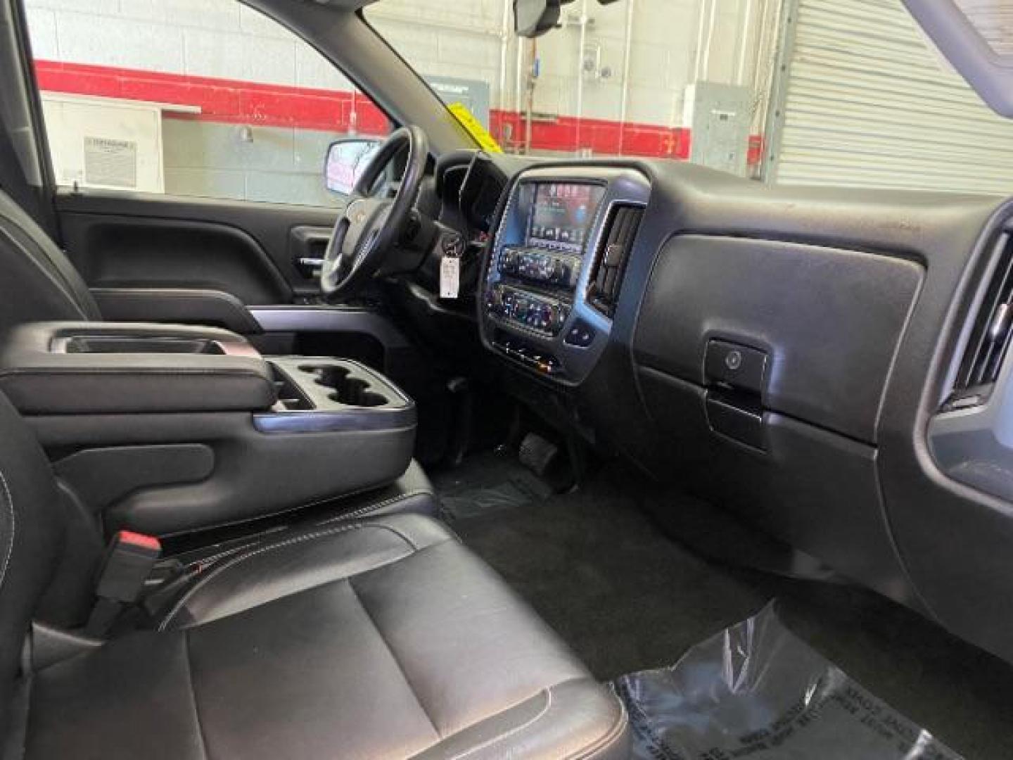 2017 WHITE Chevrolet Silverado 1500 2WD (1GCPCREC5HF) with an 8-Cyl 5.3 Liter engine, Automatic transmission, located at 412 Auto Vista Drive, Palmdale, CA, 93551, (661) 945-0620, 34.592636, -118.136681 - Photo#28