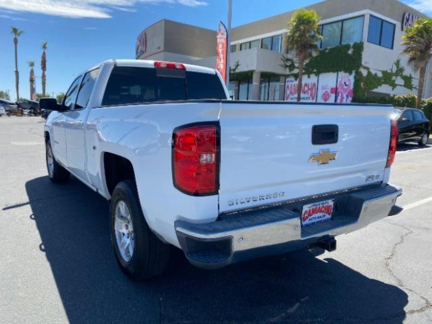 2017 WHITE Chevrolet Silverado 1500 2WD (1GCPCREC5HF) with an 8-Cyl 5.3 Liter engine, Automatic transmission, located at 412 Auto Vista Drive, Palmdale, CA, 93551, (661) 945-0620, 34.592636, -118.136681 - Photo#5