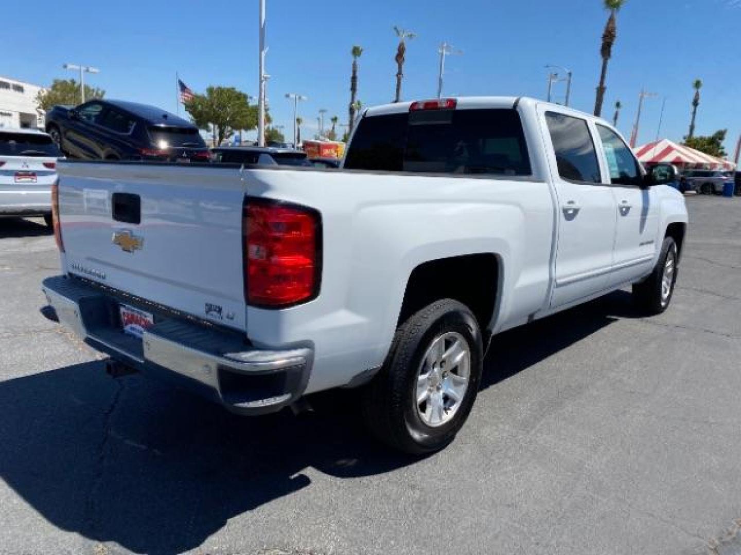 2017 WHITE Chevrolet Silverado 1500 2WD (1GCPCREC5HF) with an 8-Cyl 5.3 Liter engine, Automatic transmission, located at 412 Auto Vista Drive, Palmdale, CA, 93551, (661) 945-0620, 34.592636, -118.136681 - Photo#7