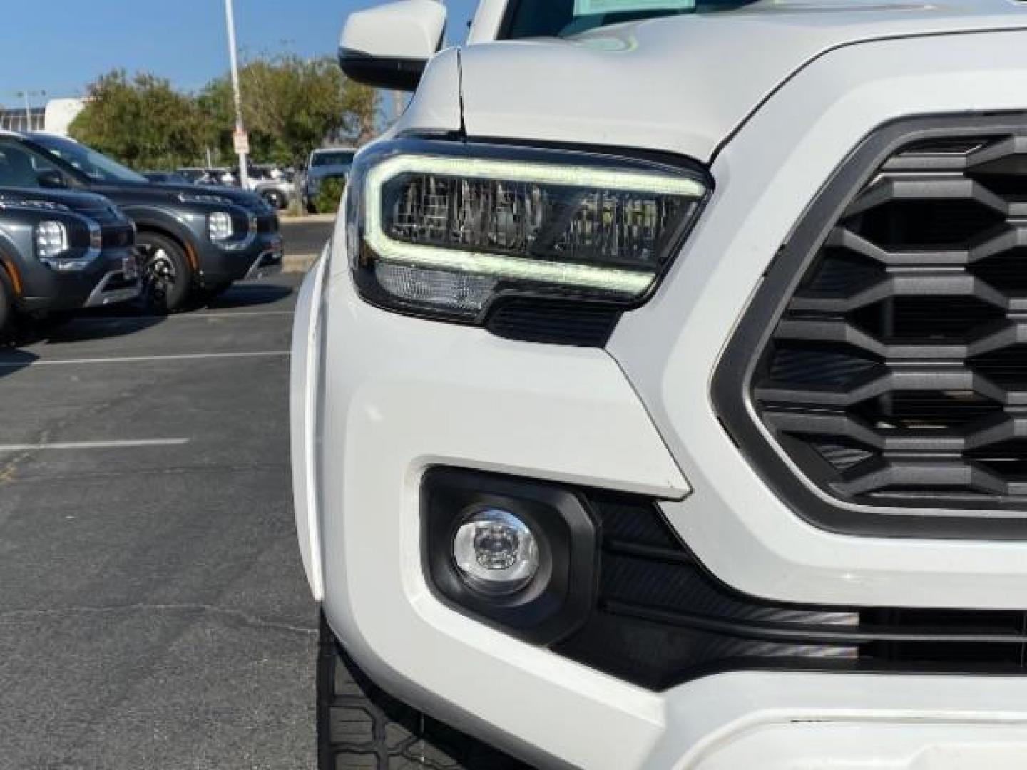 2022 WHITE Toyota Tacoma 2WD (3TMAZ5CN4NM) with an V6 3.5 Liter engine, Automatic 6-Spd transmission, located at 412 Auto Vista Drive, Palmdale, CA, 93551, (661) 945-0620, 34.592636, -118.136681 - Photo#9