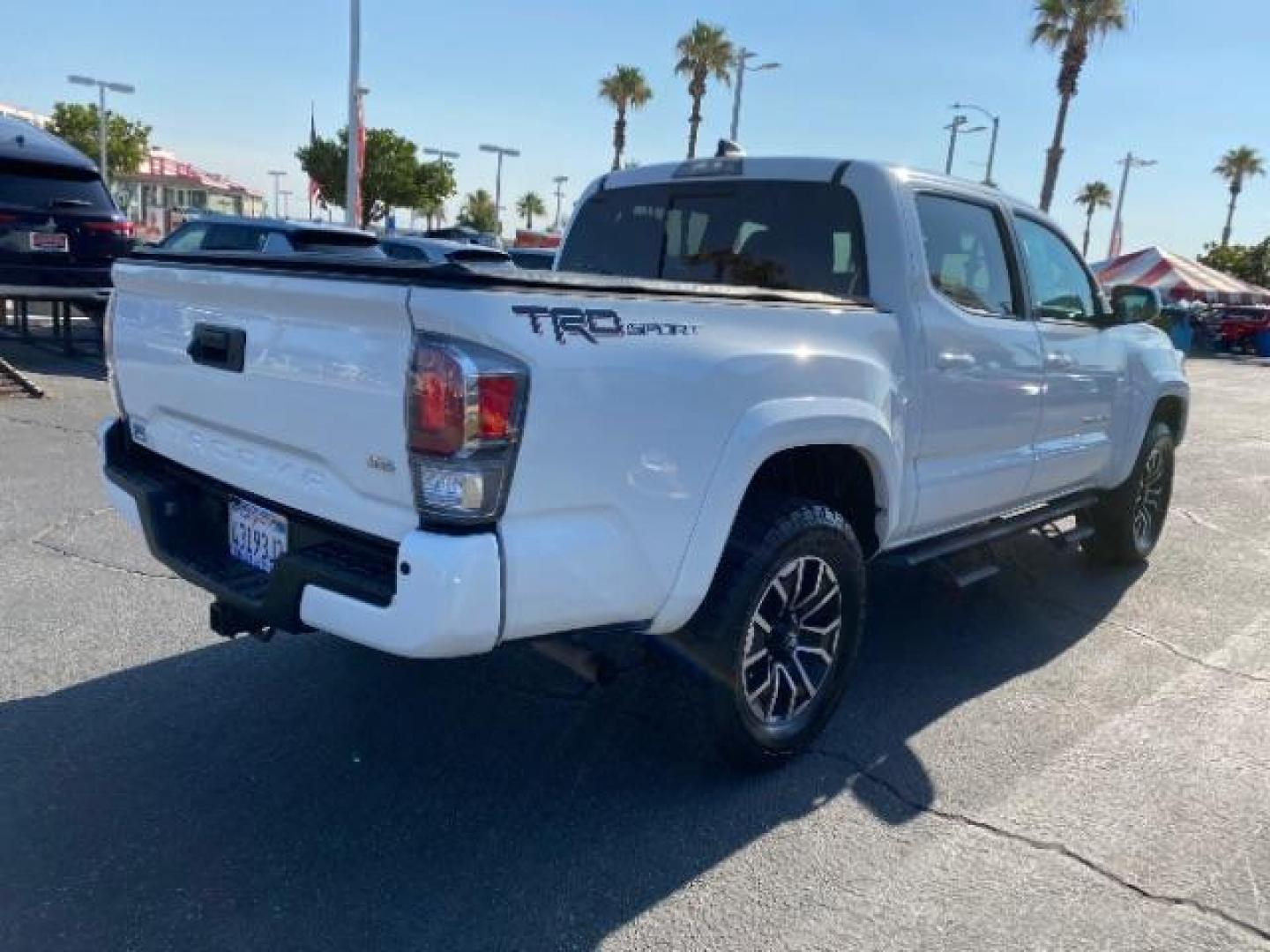 2022 WHITE Toyota Tacoma 2WD (3TMAZ5CN4NM) with an V6 3.5 Liter engine, Automatic 6-Spd transmission, located at 412 Auto Vista Drive, Palmdale, CA, 93551, (661) 945-0620, 34.592636, -118.136681 - Photo#6