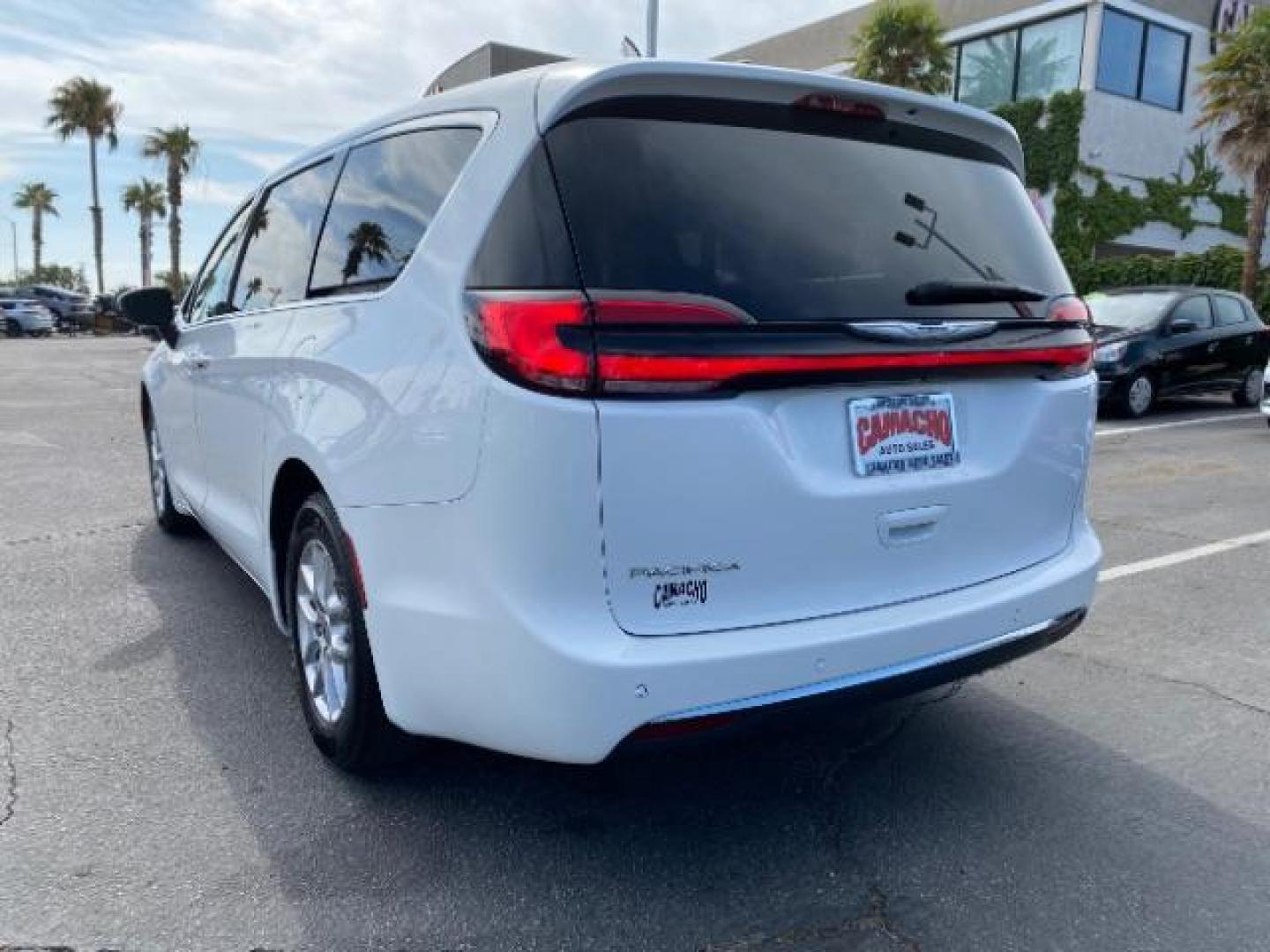 2023 WHITE Chrysler Pacifica (2C4RC1BG9PR) with an V6 3.6 Liter engine, Automatic 9-Spd transmission, located at 412 Auto Vista Drive, Palmdale, CA, 93551, (661) 945-0620, 34.592636, -118.136681 - Photo#5