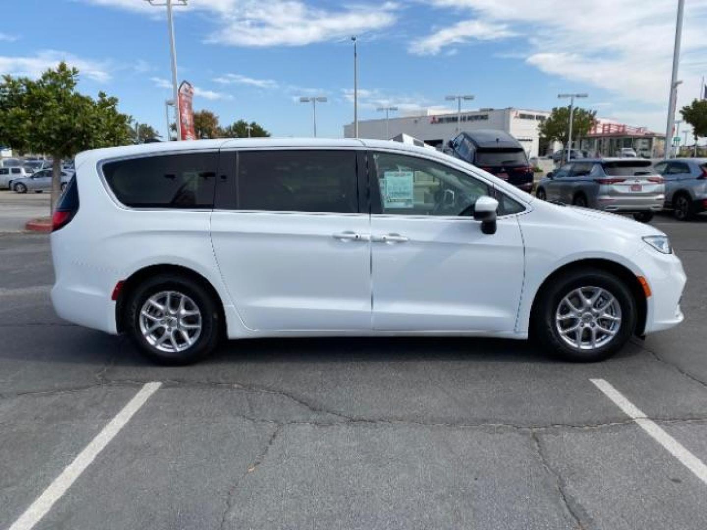 2023 WHITE Chrysler Pacifica (2C4RC1BG9PR) with an V6 3.6 Liter engine, Automatic 9-Spd transmission, located at 412 Auto Vista Drive, Palmdale, CA, 93551, (661) 945-0620, 34.592636, -118.136681 - Photo#8