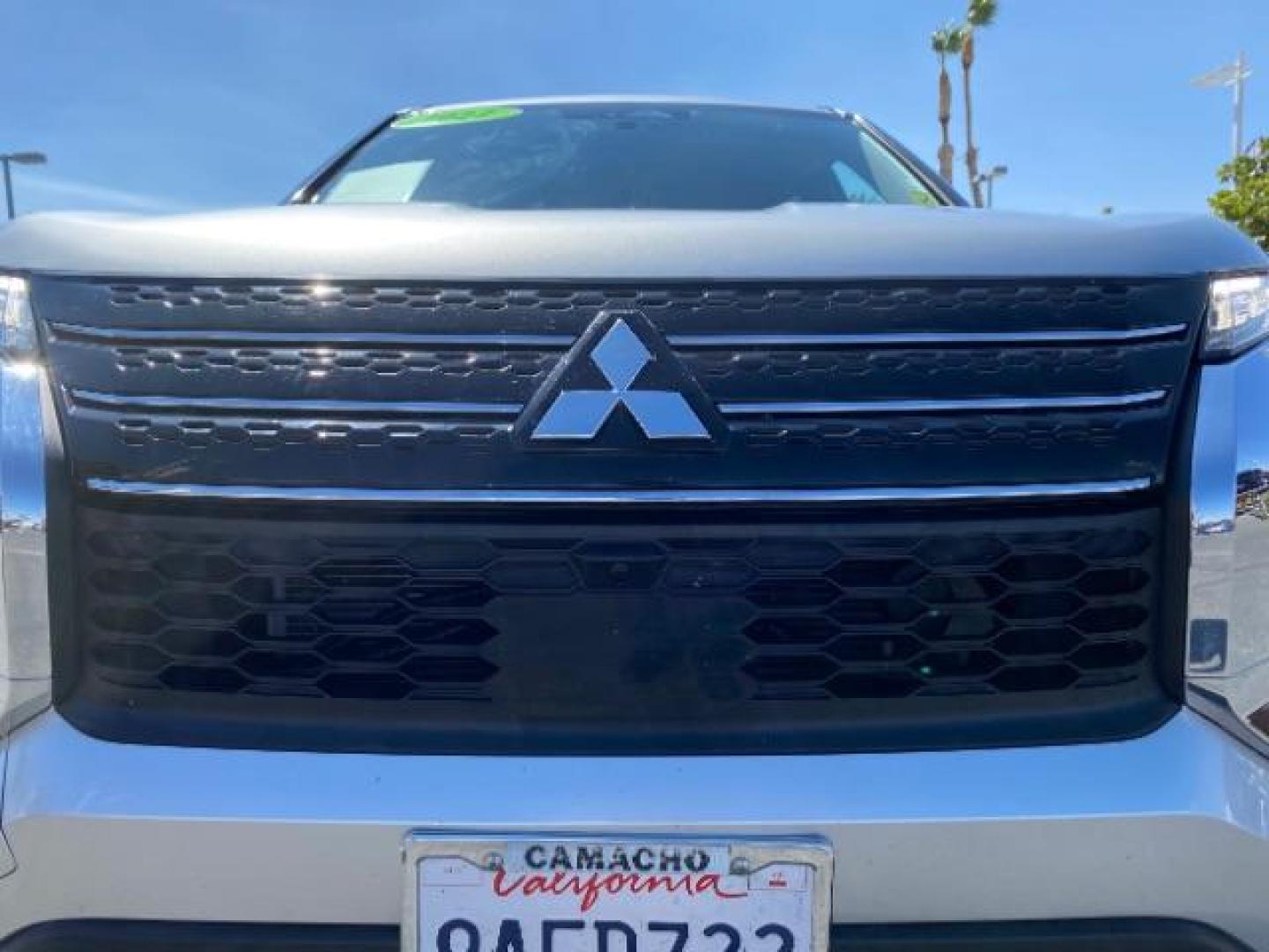 2022 SILVER Mitsubishi Outlander (JA4J4TA83NZ) with an 4-Cyl 2.5 Liter engine, Automatic CVT transmission, located at 412 Auto Vista Drive, Palmdale, CA, 93551, (661) 945-0620, 34.592636, -118.136681 - Photo#8