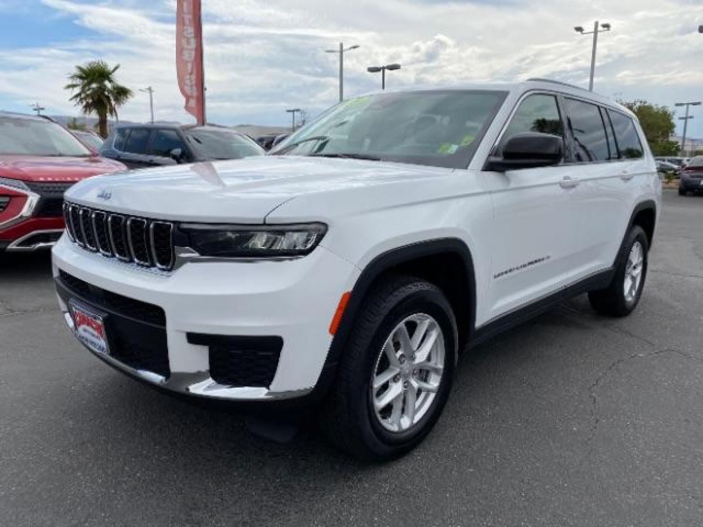 2024 WHITE Jeep Grand Cherokee L (1C4RJJAG4R8) with an V6 VVT 3.6 Liter engine, Automatic 8-Spd transmission, located at 412 Auto Vista Drive, Palmdale, CA, 93551, (661) 945-0620, 34.592636, -118.136681 - Photo#2