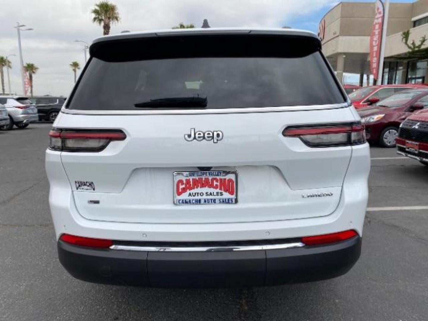 2024 WHITE Jeep Grand Cherokee L (1C4RJJAG4R8) with an V6 VVT 3.6 Liter engine, Automatic 8-Spd transmission, located at 412 Auto Vista Drive, Palmdale, CA, 93551, (661) 945-0620, 34.592636, -118.136681 - Photo#5