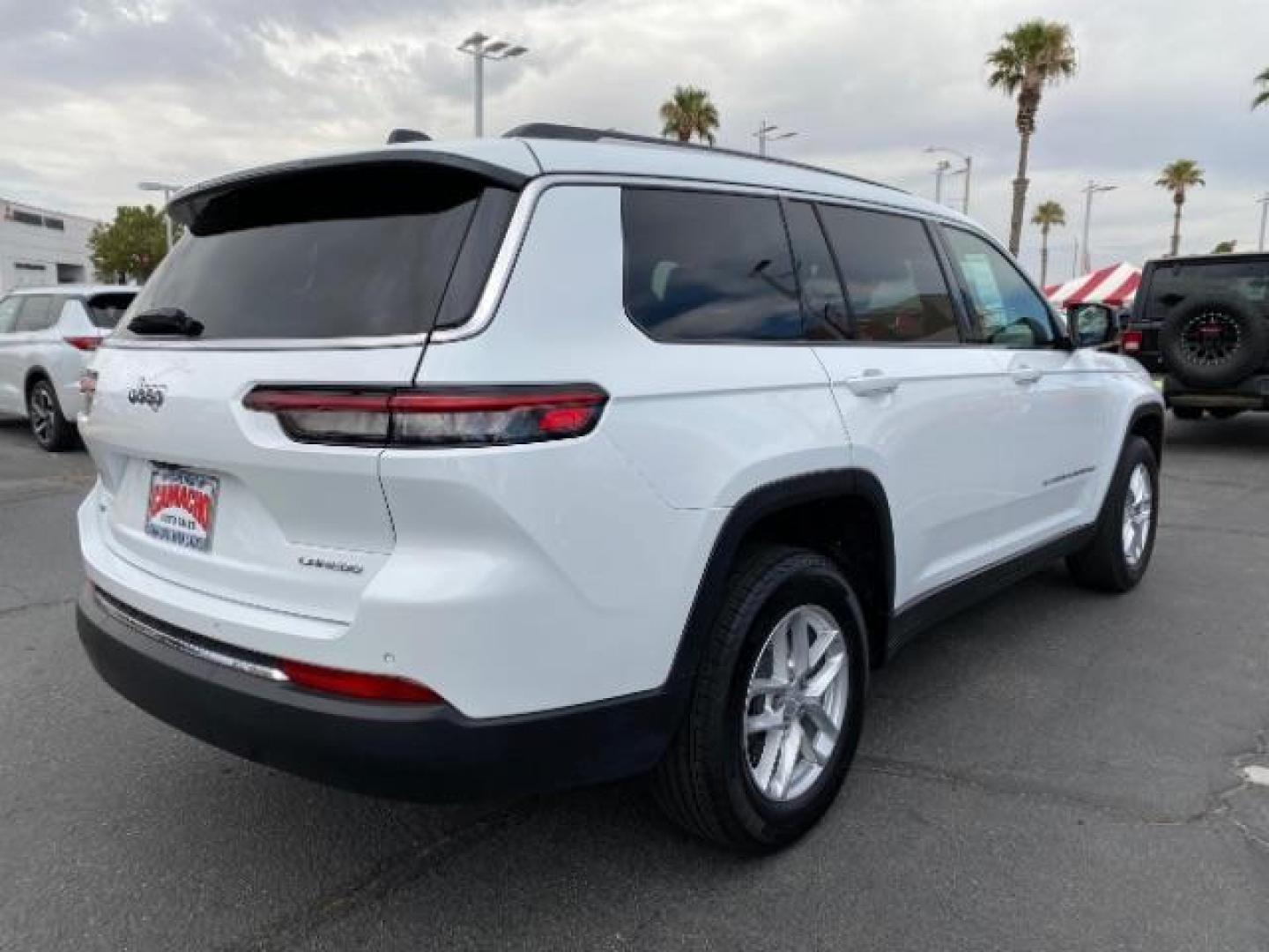 2024 WHITE Jeep Grand Cherokee L (1C4RJJAG4R8) with an V6 VVT 3.6 Liter engine, Automatic 8-Spd transmission, located at 412 Auto Vista Drive, Palmdale, CA, 93551, (661) 945-0620, 34.592636, -118.136681 - Photo#6