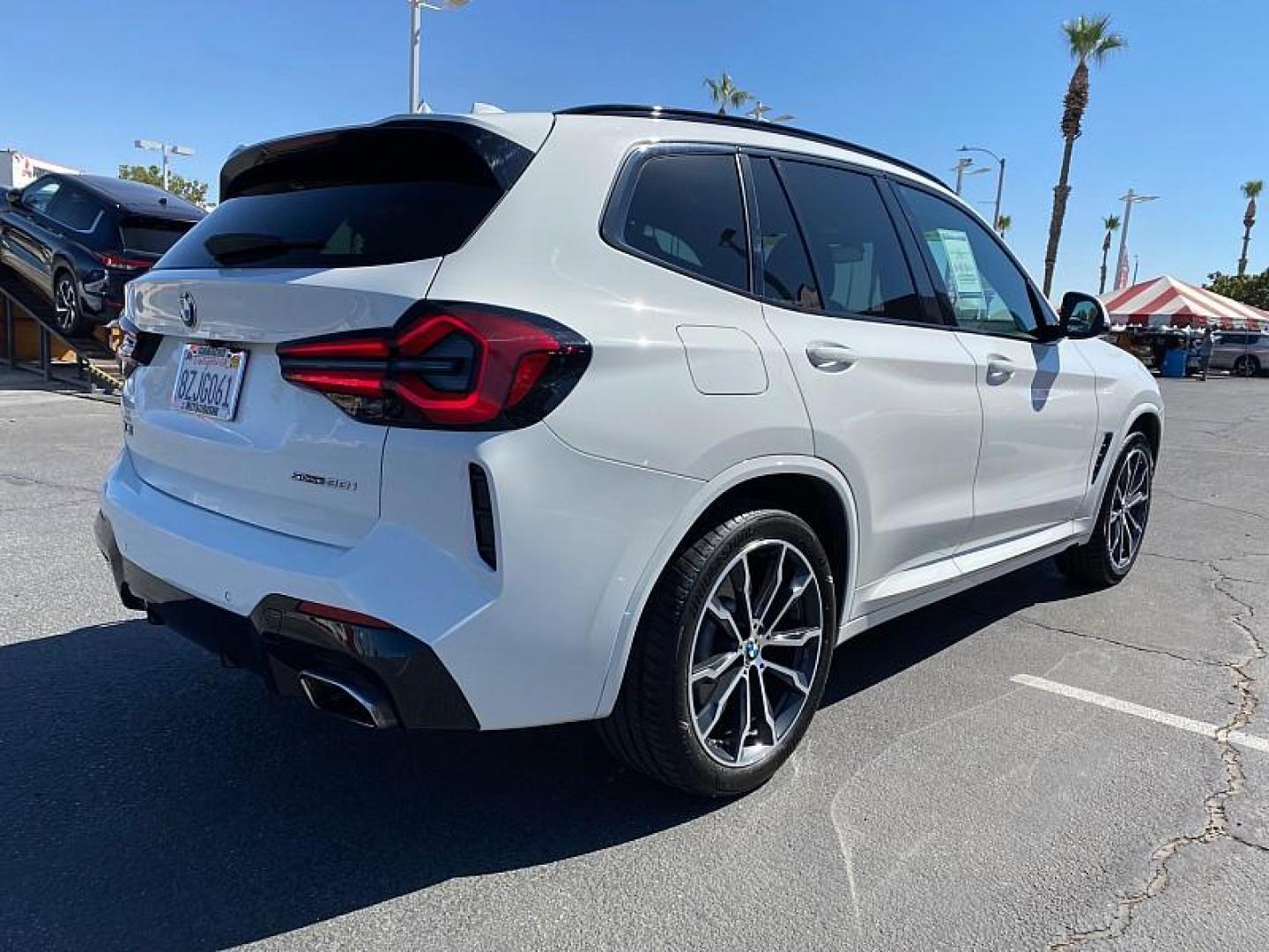 2022 WHITE BMW X3 (5UX43DP0XN9) with an 4-Cyl Turbo 2.0 Liter engine, Automatic 8-Spd Sport w/Sport transmission, located at 412 Auto Vista Drive, Palmdale, CA, 93551, (661) 945-0620, 34.592636, -118.136681 - Photo#6