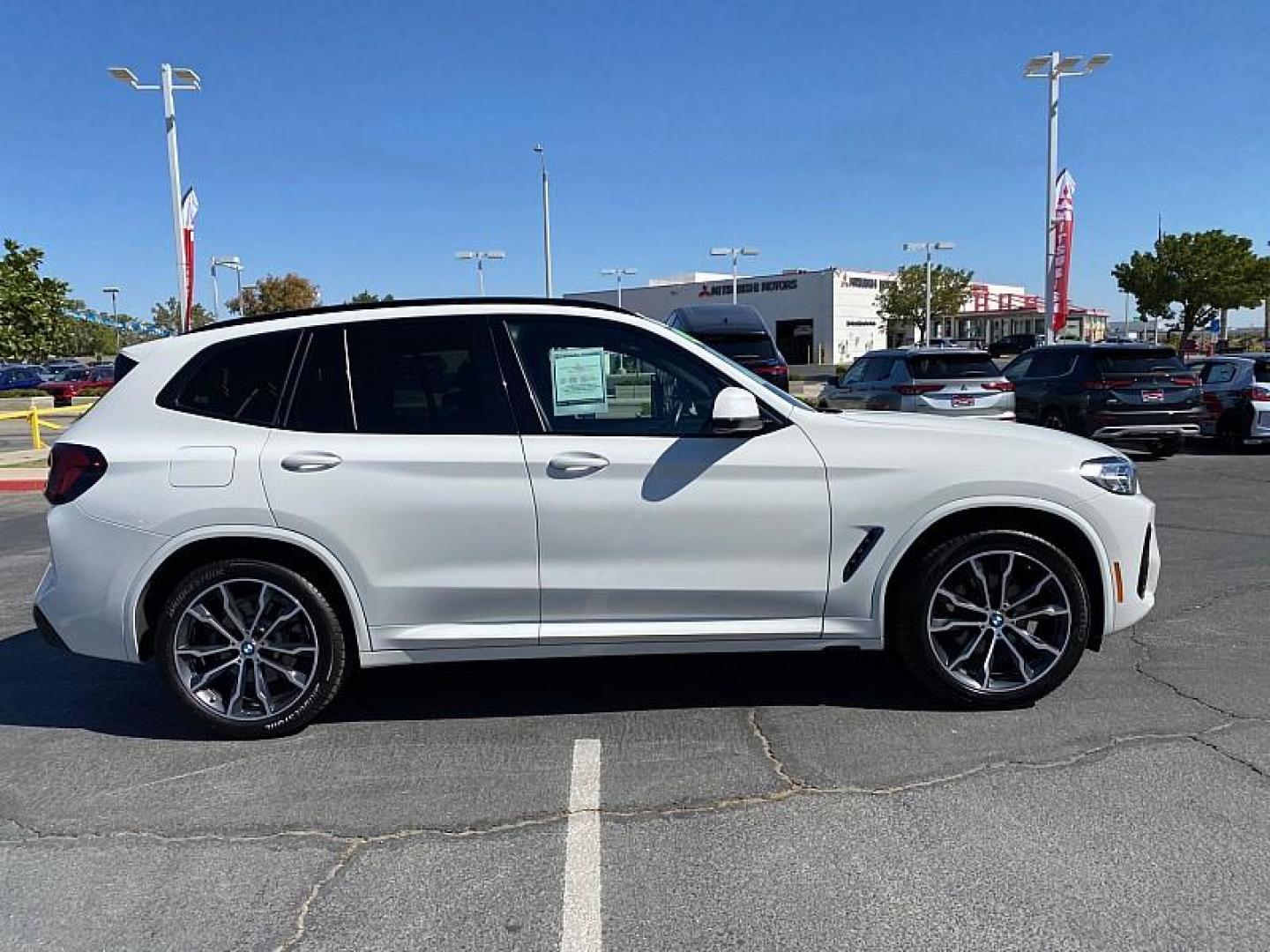 2022 WHITE BMW X3 (5UX43DP0XN9) with an 4-Cyl Turbo 2.0 Liter engine, Automatic 8-Spd Sport w/Sport transmission, located at 412 Auto Vista Drive, Palmdale, CA, 93551, (661) 945-0620, 34.592636, -118.136681 - Photo#7