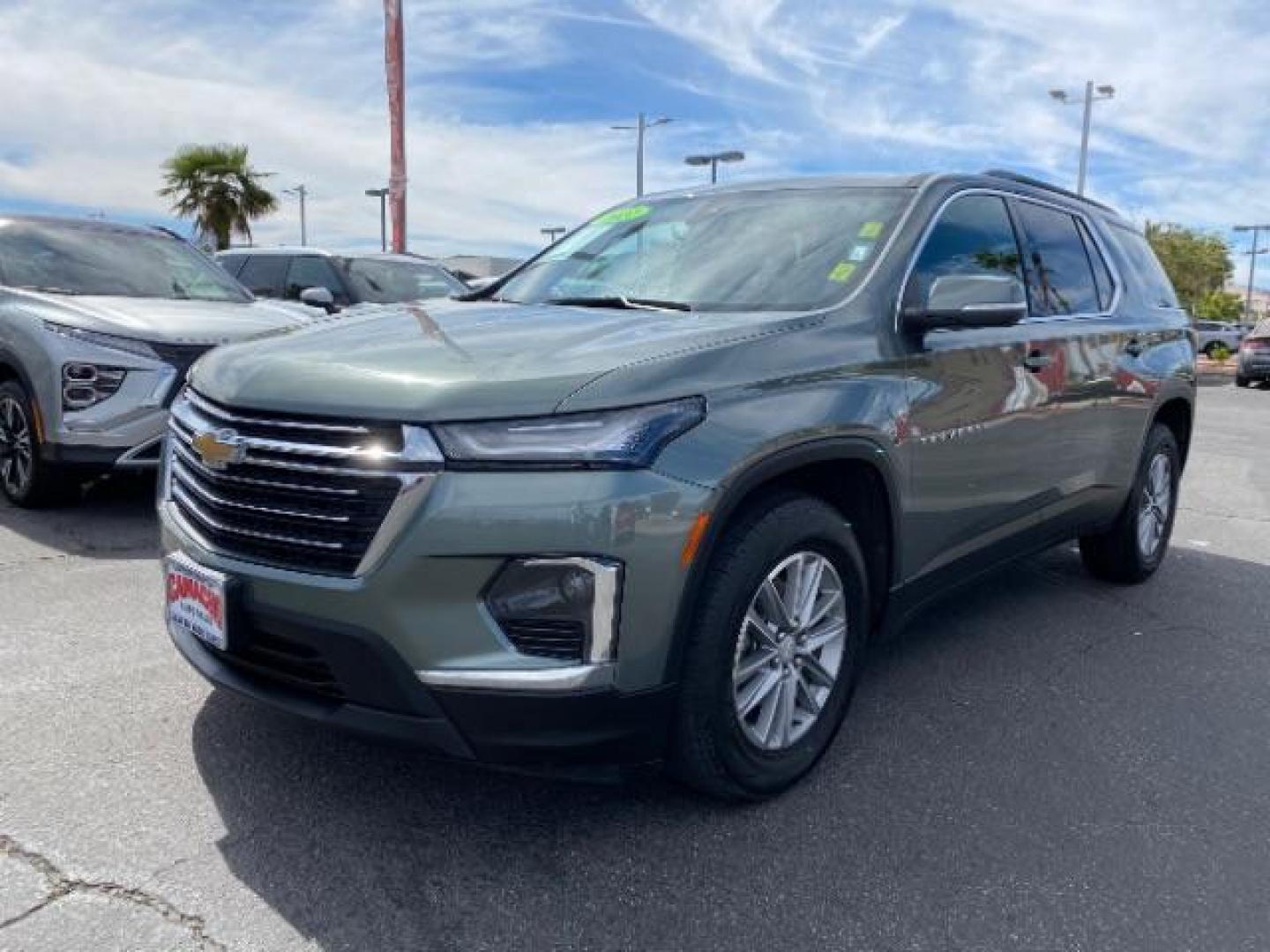 2022 GREEN Chevrolet Traverse (1GNEVHKW5NJ) with an V6 3.6 Liter engine, Automatic 9-Spd transmission, located at 412 Auto Vista Drive, Palmdale, CA, 93551, (661) 945-0620, 34.592636, -118.136681 - Photo#2