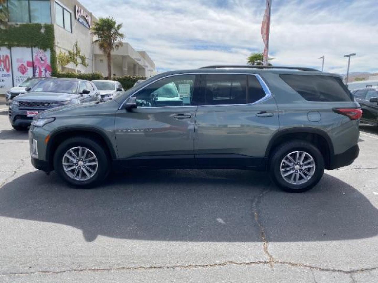 2022 GREEN Chevrolet Traverse (1GNEVHKW5NJ) with an V6 3.6 Liter engine, Automatic 9-Spd transmission, located at 412 Auto Vista Drive, Palmdale, CA, 93551, (661) 945-0620, 34.592636, -118.136681 - Photo#3