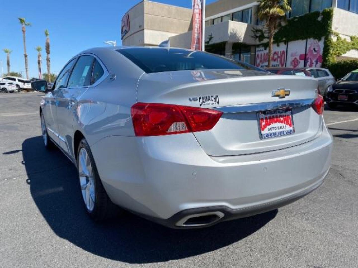 2020 SILVER Chevrolet Impala (2G1105S32L9) with an V6 Flex Fuel 3.6 Liter engine, Automatic 6-Spd w/Overdrive transmission, located at 412 Auto Vista Drive, Palmdale, CA, 93551, (661) 945-0620, 34.592636, -118.136681 - Photo#4