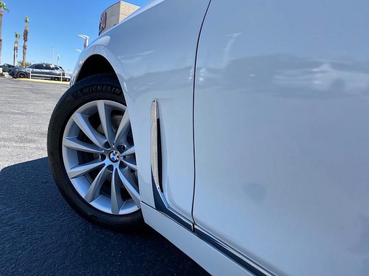 2021 WHITE BMW 7 Series (WBA7T2C04MC) with an 6-Cyl Turbo 3.0 Liter engine, Automatic 8-Spd Sport w/Steptronic transmission, located at 412 Auto Vista Drive, Palmdale, CA, 93551, (661) 945-0620, 34.592636, -118.136681 - For 44 years, our family-owned and operated business has proudly served the community, becoming one of the largest independent used car and new car dealers in Southern California, thanks to the trust and support of our customers. Recognized as AV and rsquo;s Best Used Car Dealer for 25 years (1998-2 - Photo#9