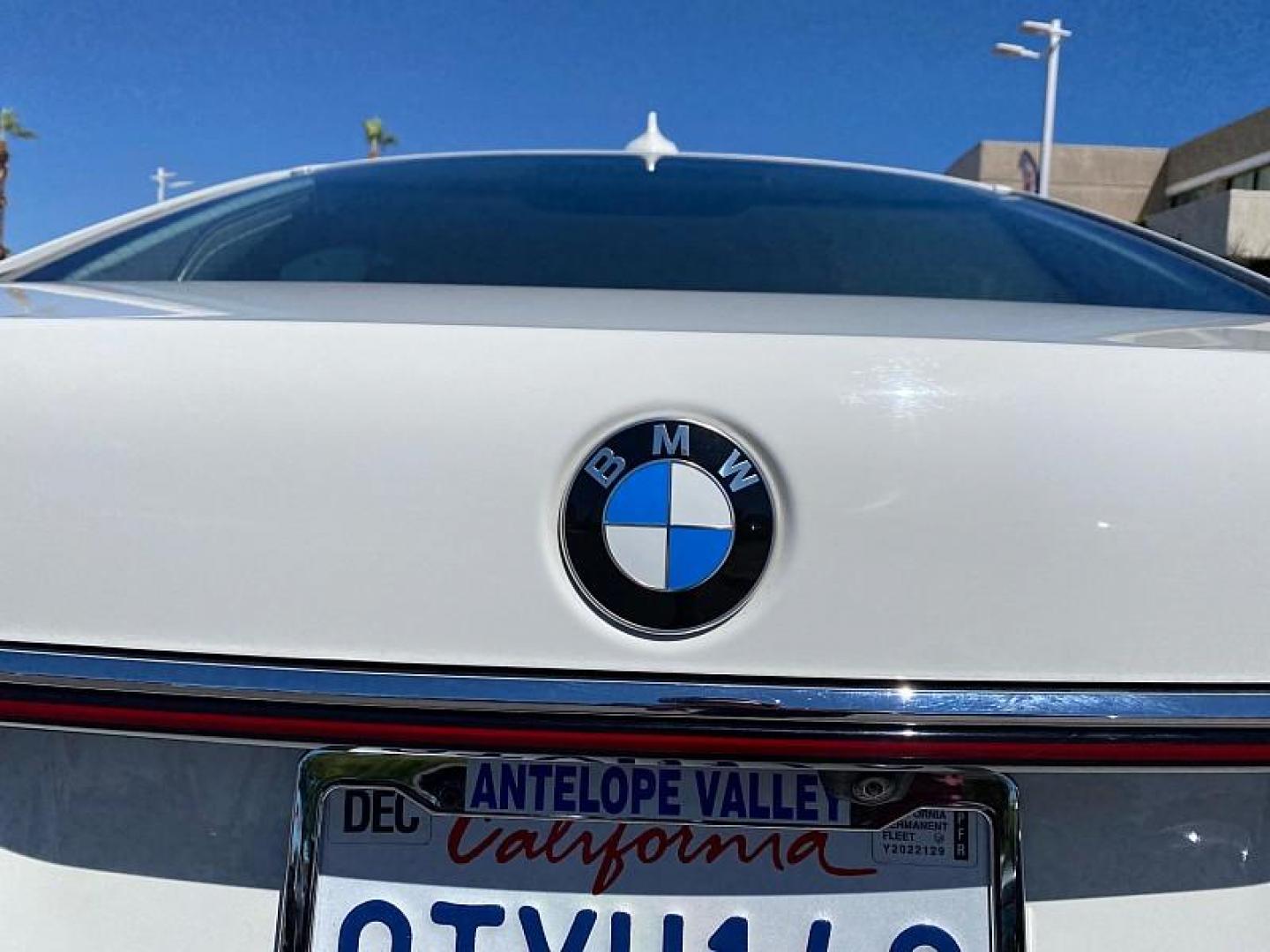 2021 WHITE BMW 7 Series (WBA7T2C04MC) with an 6-Cyl Turbo 3.0 Liter engine, Automatic 8-Spd Sport w/Steptronic transmission, located at 412 Auto Vista Drive, Palmdale, CA, 93551, (661) 945-0620, 34.592636, -118.136681 - For 44 years, our family-owned and operated business has proudly served the community, becoming one of the largest independent used car and new car dealers in Southern California, thanks to the trust and support of our customers. Recognized as AV and rsquo;s Best Used Car Dealer for 25 years (1998-2 - Photo#8