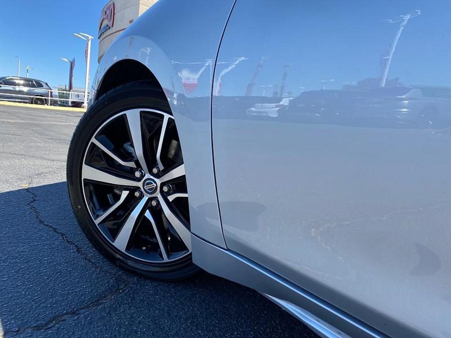 2021 SILVER Nissan Maxima (1N4AA6CV8MC) with an V6 3.5 Liter engine, Automatic Xtronic CVT transmission, located at 412 Auto Vista Drive, Palmdale, CA, 93551, (661) 945-0620, 34.592636, -118.136681 - Photo#16