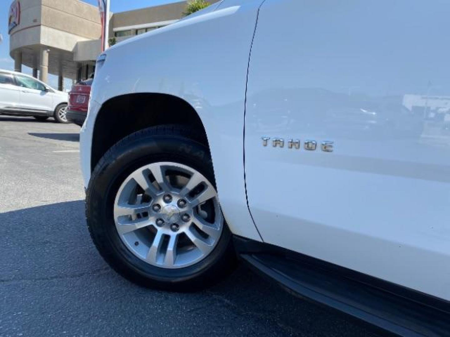 2020 WHITE Chevrolet Tahoe (1GNSCBKCXLR) with an V8 EcoTec3 5.3 Liter engine, Automatic 6-Spd w/Overdrive transmission, located at 412 Auto Vista Drive, Palmdale, CA, 93551, (661) 945-0620, 34.592636, -118.136681 - Photo#10