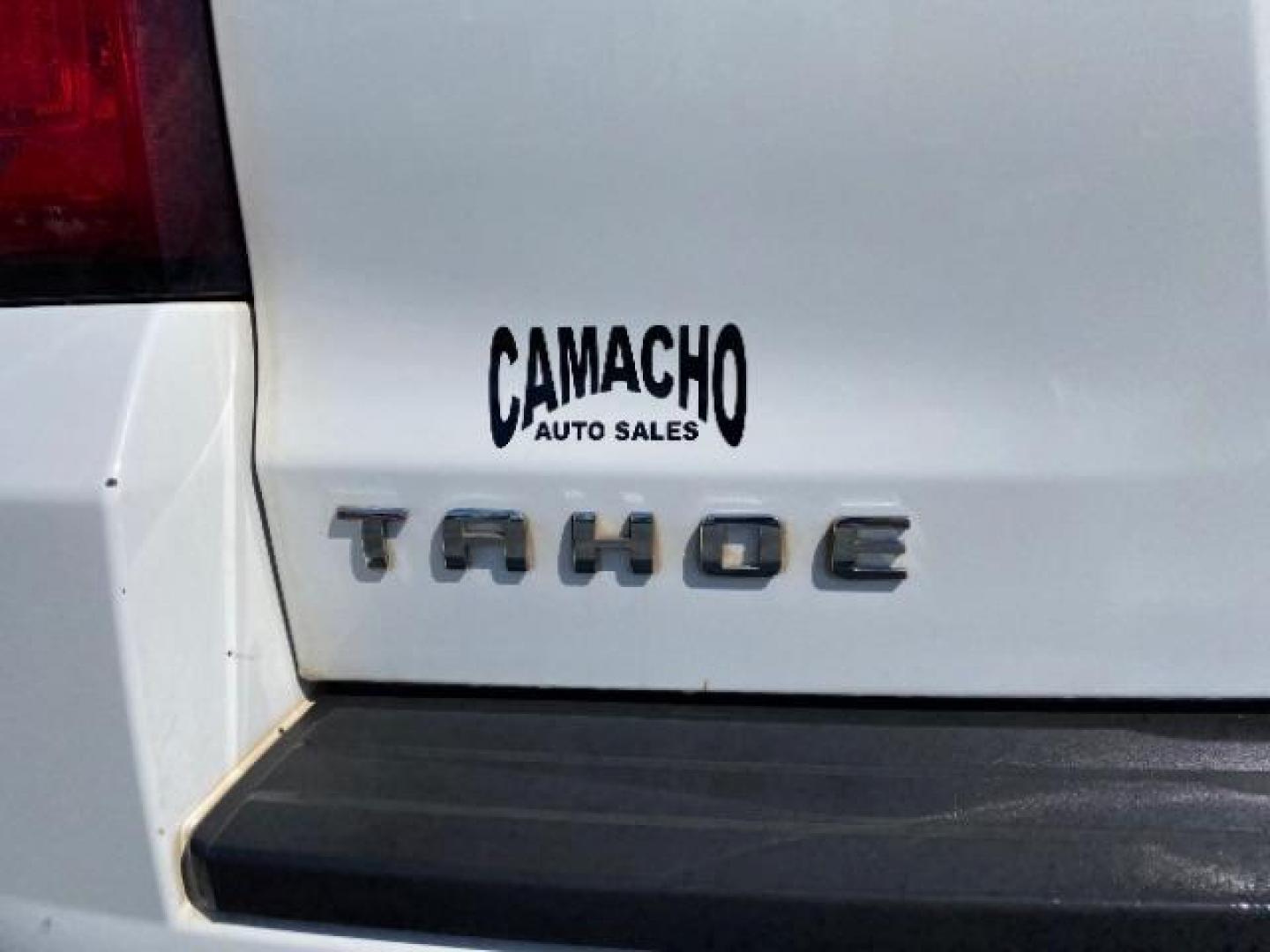 2020 WHITE Chevrolet Tahoe (1GNSCBKCXLR) with an V8 EcoTec3 5.3 Liter engine, Automatic 6-Spd w/Overdrive transmission, located at 412 Auto Vista Drive, Palmdale, CA, 93551, (661) 945-0620, 34.592636, -118.136681 - Photo#15