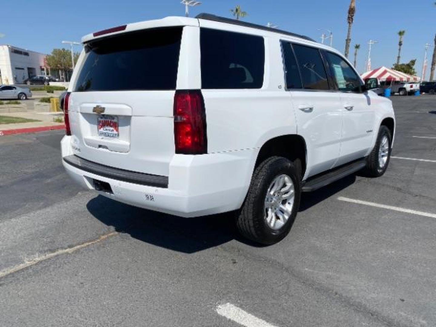 2020 WHITE Chevrolet Tahoe (1GNSCBKCXLR) with an V8 EcoTec3 5.3 Liter engine, Automatic 6-Spd w/Overdrive transmission, located at 412 Auto Vista Drive, Palmdale, CA, 93551, (661) 945-0620, 34.592636, -118.136681 - Photo#6