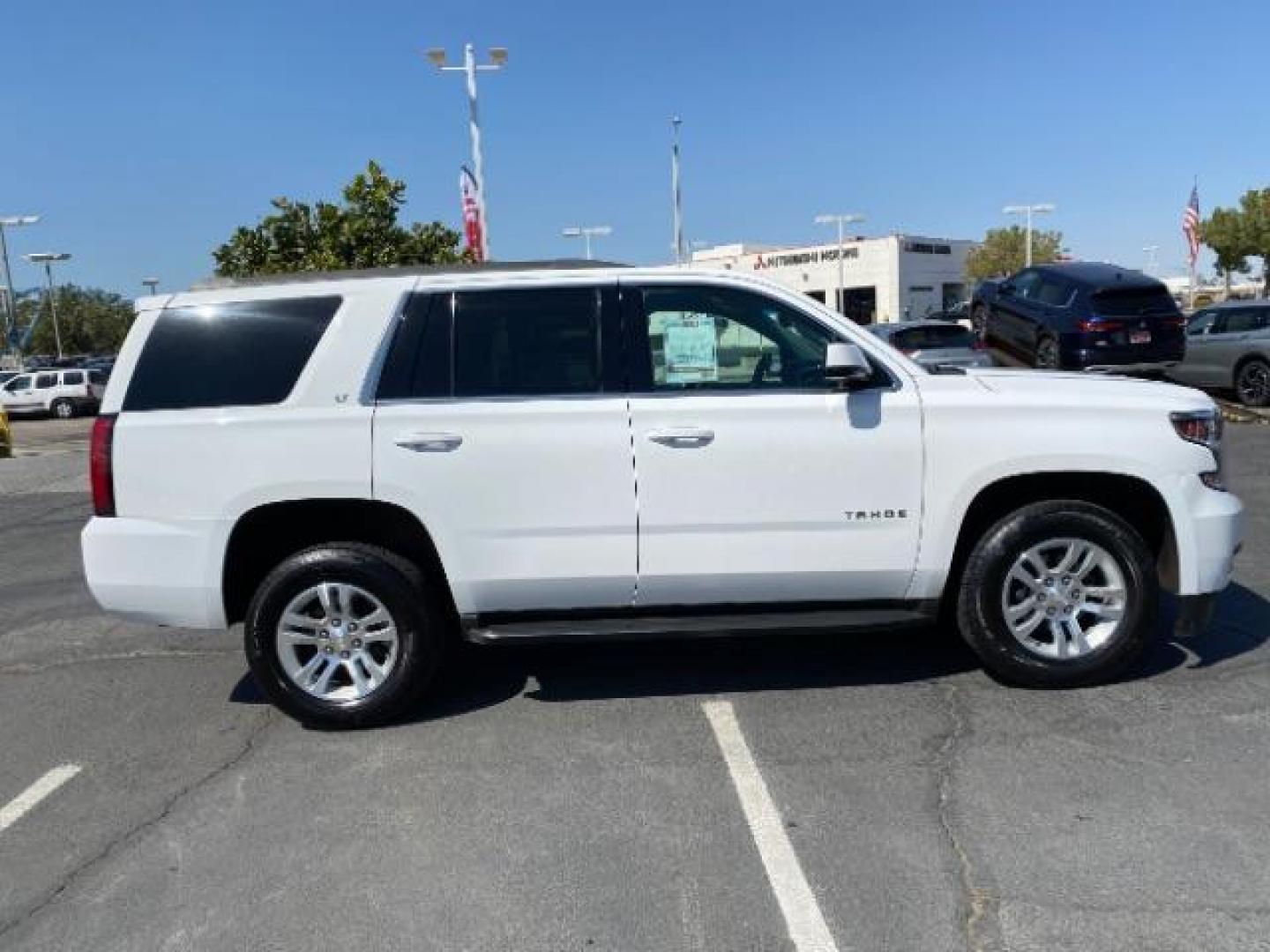 2020 WHITE Chevrolet Tahoe (1GNSCBKCXLR) with an V8 EcoTec3 5.3 Liter engine, Automatic 6-Spd w/Overdrive transmission, located at 412 Auto Vista Drive, Palmdale, CA, 93551, (661) 945-0620, 34.592636, -118.136681 - Photo#7