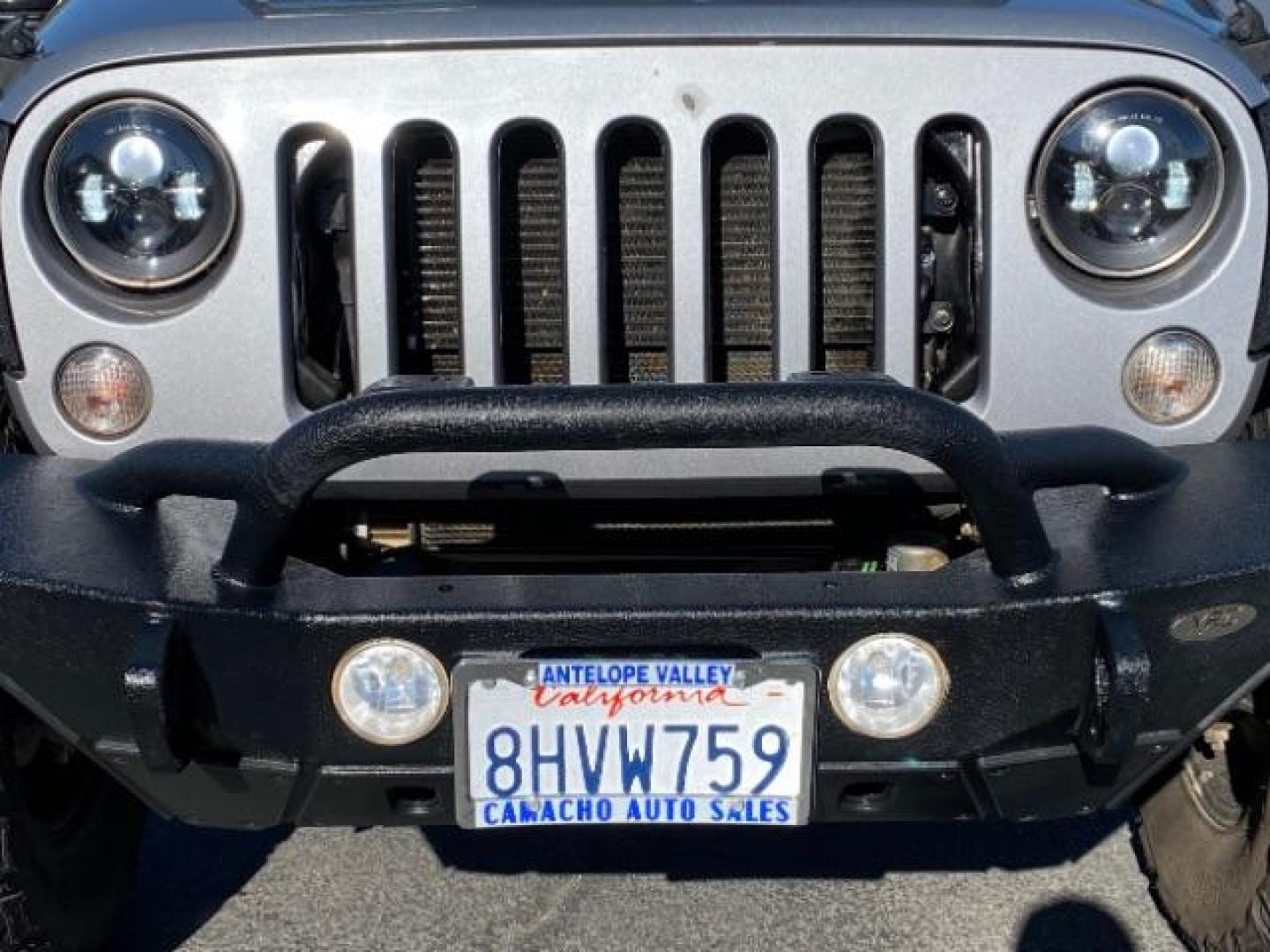 2015 GRAY Jeep Wrangler Unlimited (1C4HJWDG8FL) with an V6 3.6 Liter engine, Automatic transmission, located at 412 Auto Vista Drive, Palmdale, CA, 93551, (661) 945-0620, 34.592636, -118.136681 - Photo#8