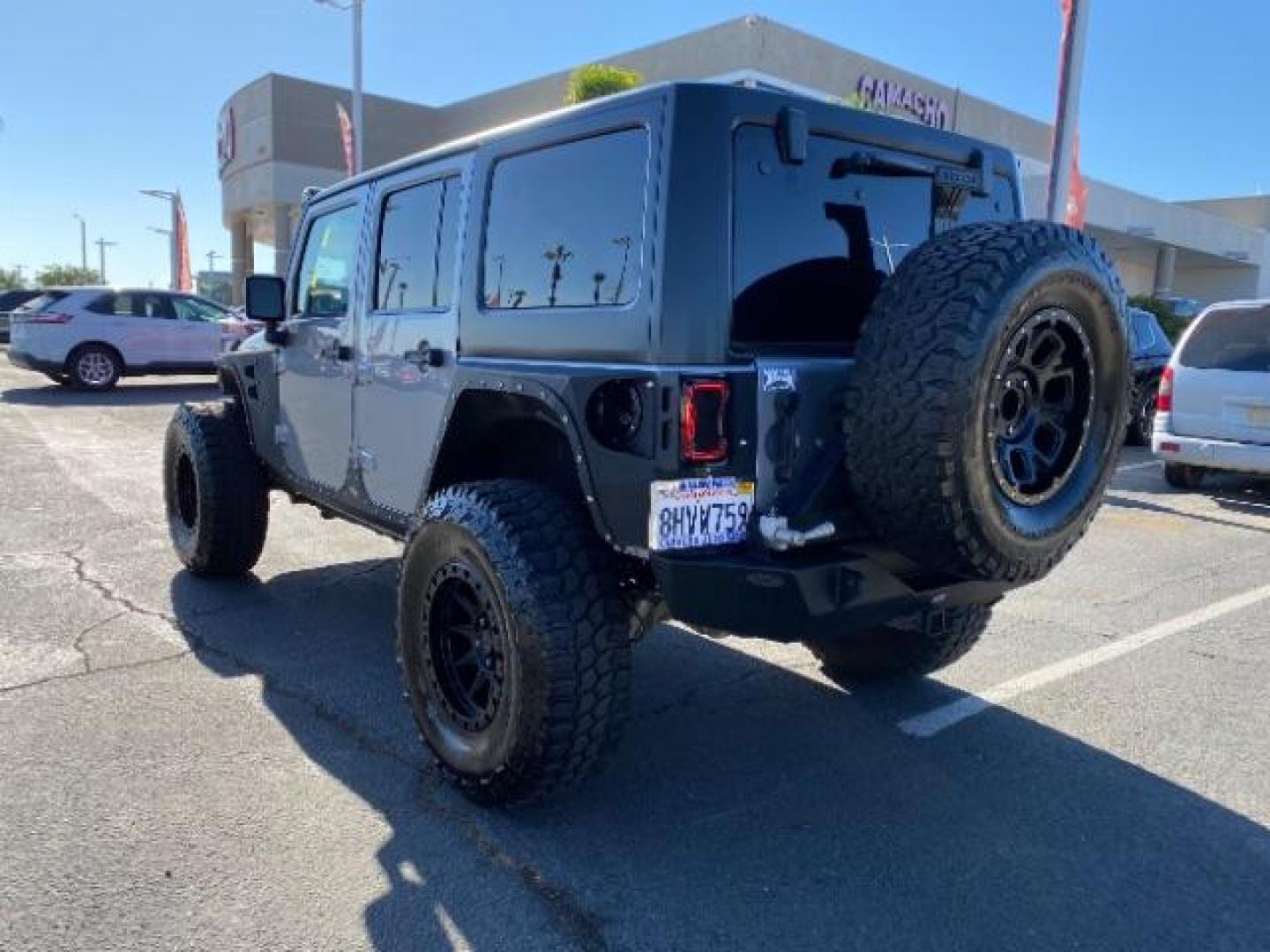 2015 GRAY Jeep Wrangler Unlimited (1C4HJWDG8FL) with an V6 3.6 Liter engine, Automatic transmission, located at 412 Auto Vista Drive, Palmdale, CA, 93551, (661) 945-0620, 34.592636, -118.136681 - Photo#4