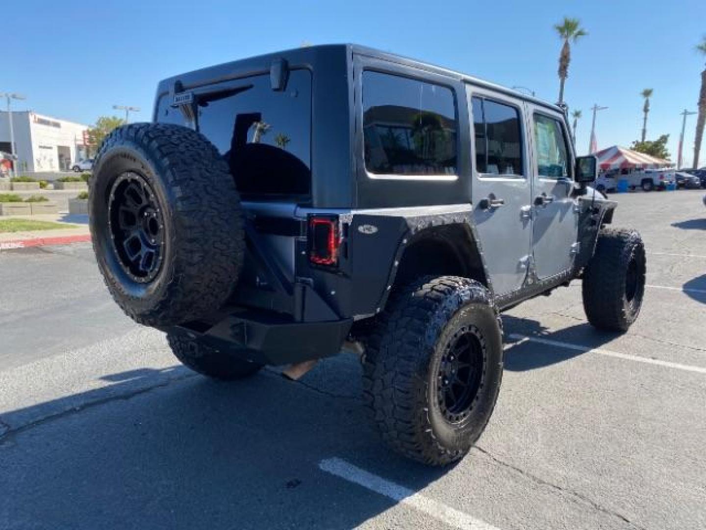 2015 GRAY Jeep Wrangler Unlimited (1C4HJWDG8FL) with an V6 3.6 Liter engine, Automatic transmission, located at 412 Auto Vista Drive, Palmdale, CA, 93551, (661) 945-0620, 34.592636, -118.136681 - Photo#6