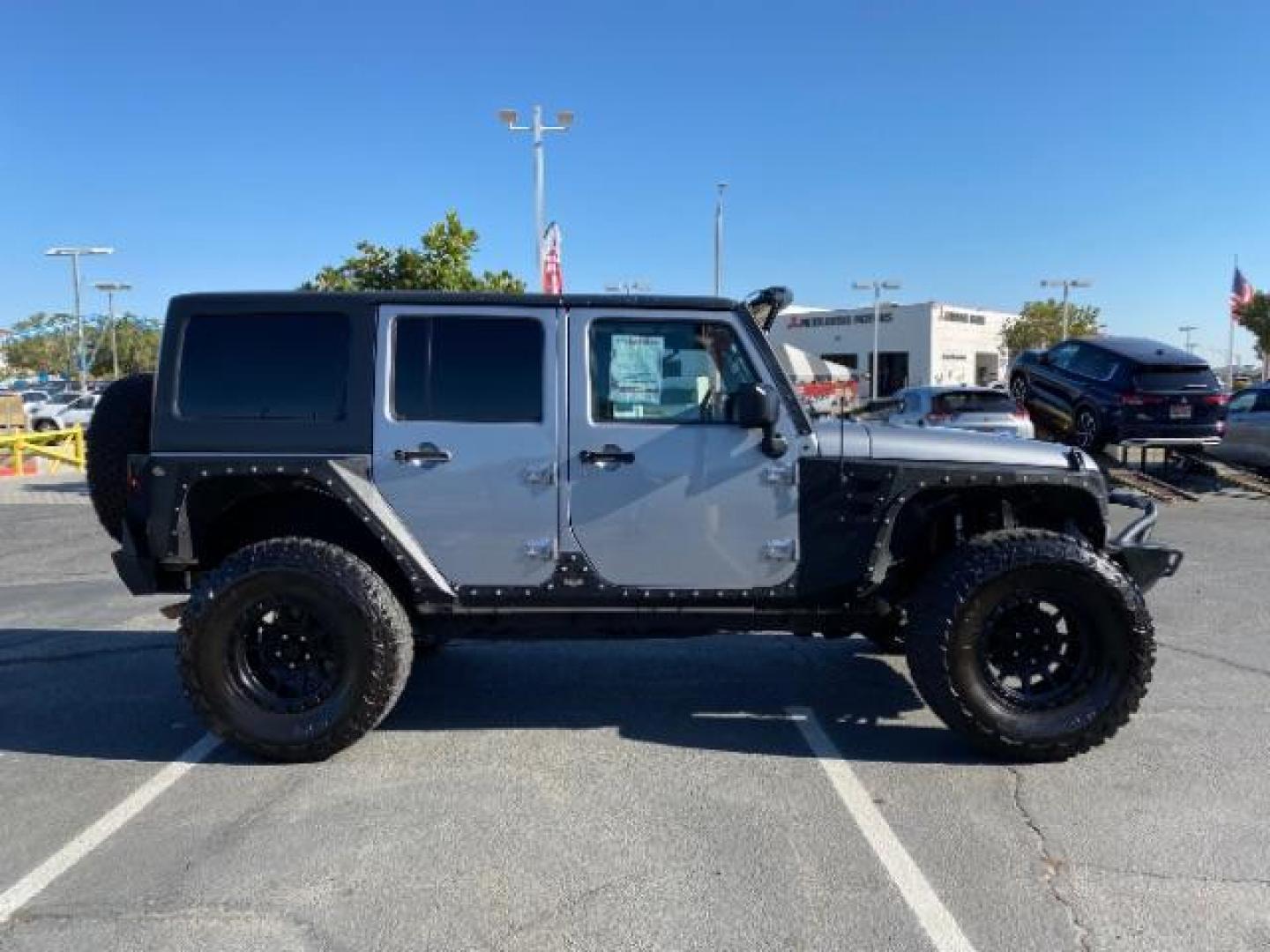 2015 GRAY Jeep Wrangler Unlimited (1C4HJWDG8FL) with an V6 3.6 Liter engine, Automatic transmission, located at 412 Auto Vista Drive, Palmdale, CA, 93551, (661) 945-0620, 34.592636, -118.136681 - Photo#7