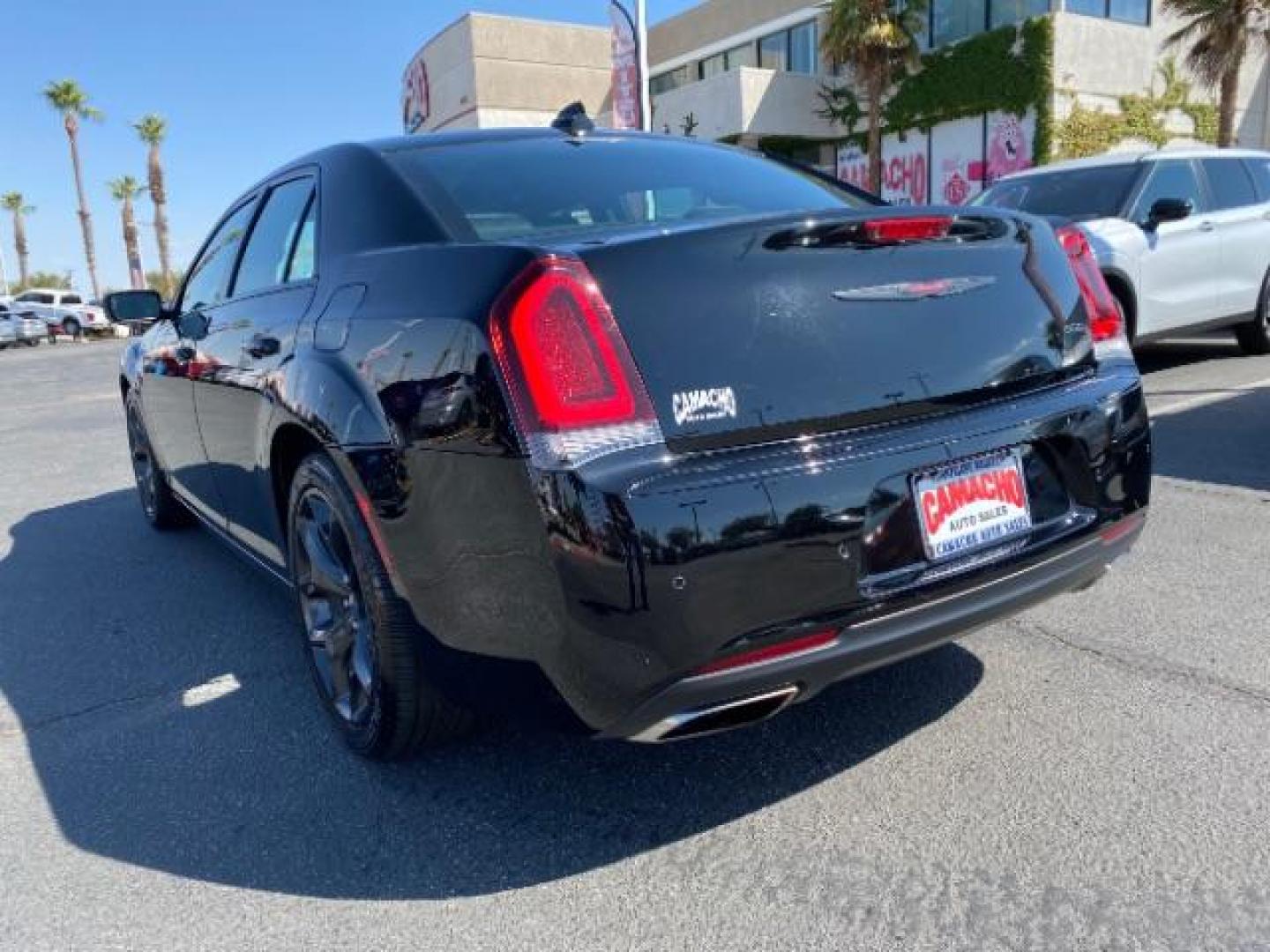 2022 BLACK Chrysler 300 (2C3CCABG1NH) with an V6 3.6 Liter engine, Automatic 8-Spd transmission, located at 412 Auto Vista Drive, Palmdale, CA, 93551, (661) 945-0620, 34.592636, -118.136681 - Photo#4