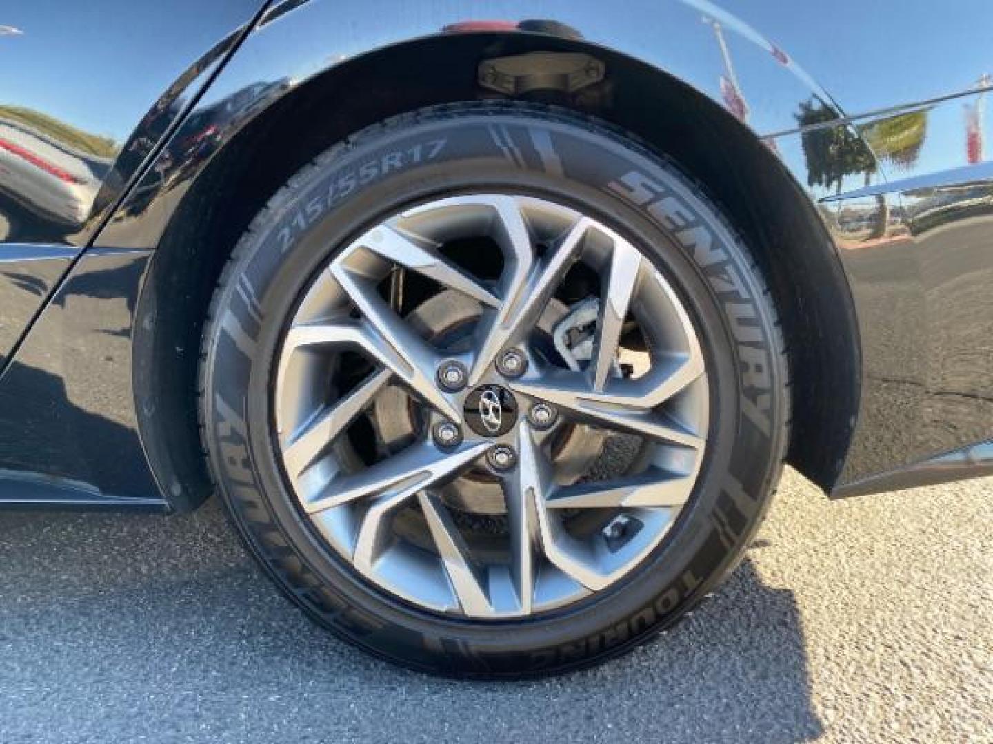 2021 BLACK Hyundai Sonata (KMHL64JA6MA) with an 4-Cyl 2.5 Liter engine, Automatic 8-Spd w/Overdrive and Shiftronic transmission, located at 412 Auto Vista Drive, Palmdale, CA, 93551, (661) 945-0620, 34.592636, -118.136681 - Photo#13