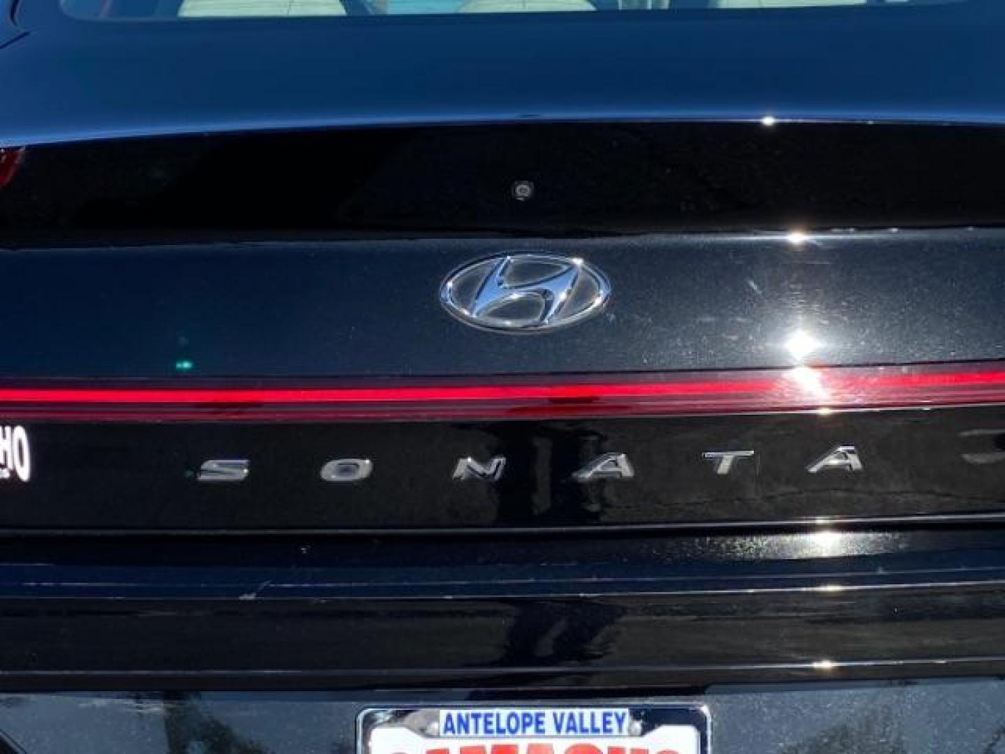 2021 BLACK Hyundai Sonata (KMHL64JA6MA) with an 4-Cyl 2.5 Liter engine, Automatic 8-Spd w/Overdrive and Shiftronic transmission, located at 412 Auto Vista Drive, Palmdale, CA, 93551, (661) 945-0620, 34.592636, -118.136681 - Photo#14