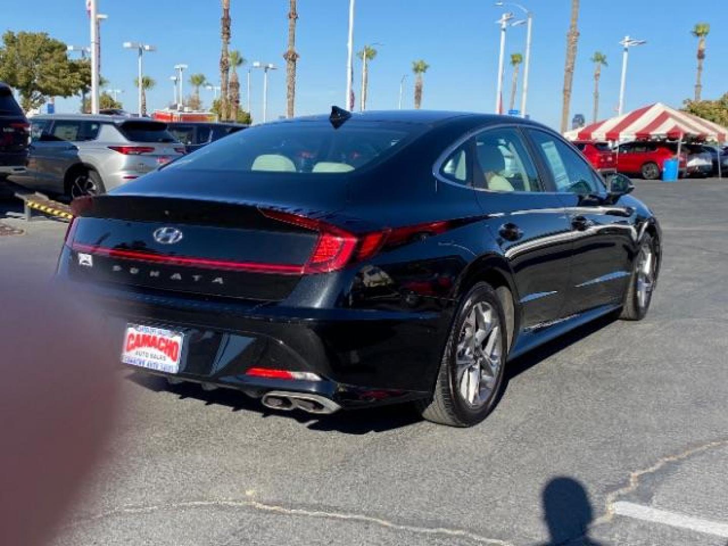 2021 BLACK Hyundai Sonata (KMHL64JA6MA) with an 4-Cyl 2.5 Liter engine, Automatic 8-Spd w/Overdrive and Shiftronic transmission, located at 412 Auto Vista Drive, Palmdale, CA, 93551, (661) 945-0620, 34.592636, -118.136681 - Photo#6