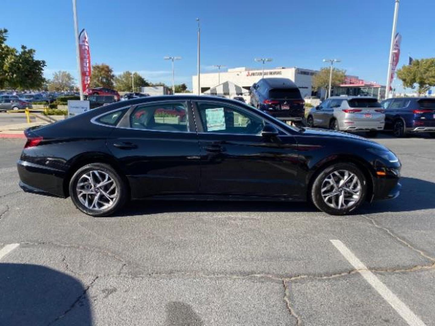 2021 BLACK Hyundai Sonata (KMHL64JA6MA) with an 4-Cyl 2.5 Liter engine, Automatic 8-Spd w/Overdrive and Shiftronic transmission, located at 412 Auto Vista Drive, Palmdale, CA, 93551, (661) 945-0620, 34.592636, -118.136681 - Photo#7