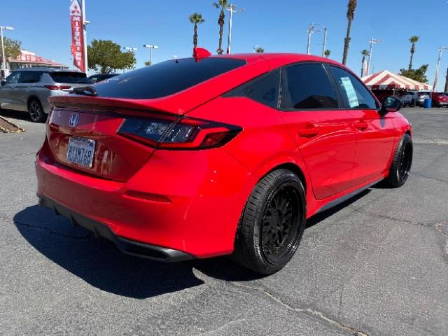 2022 RED Honda Civic Hatchback (19XFL2G86NE) with an 4-Cyl i-VTEC 2.0 Liter engine, Manual 6-Spd transmission, located at 412 Auto Vista Drive, Palmdale, CA, 93551, (661) 945-0620, 34.592636, -118.136681 - Photo#5