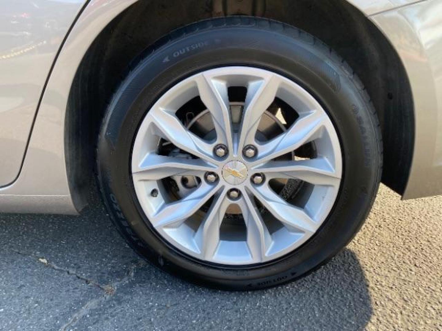 2022 GRAY Chevrolet Malibu (1G1ZD5ST9NF) with an 4-Cyl Turbo 1.5 Liter engine, Automatic CVT transmission, located at 412 Auto Vista Drive, Palmdale, CA, 93551, (661) 945-0620, 34.592636, -118.136681 - Photo#11